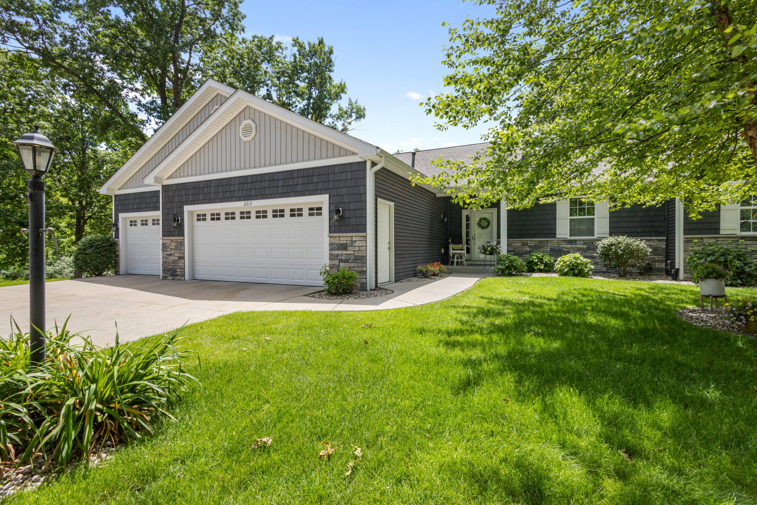 2213 Hunters Pond