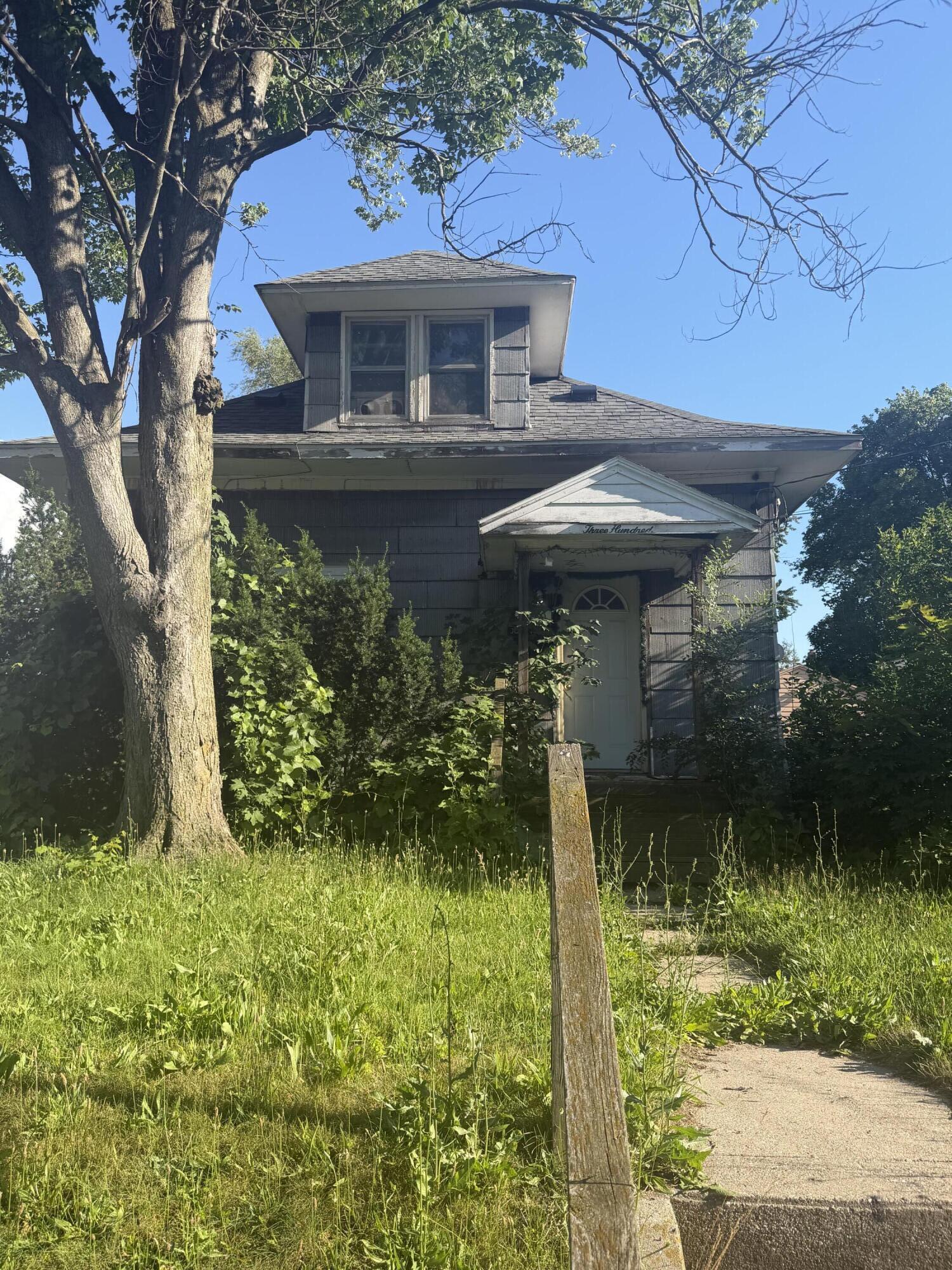 300 Dickinson Street SW