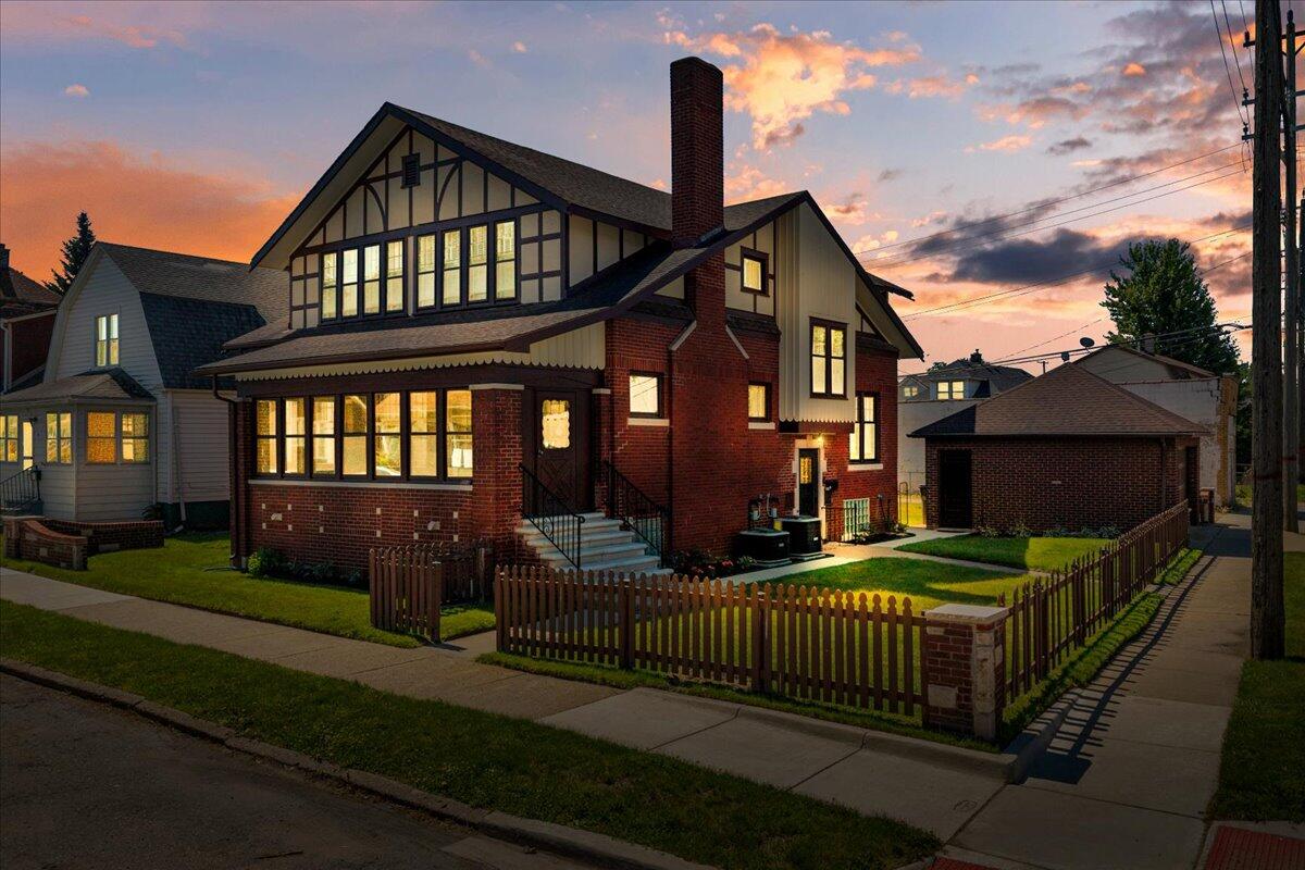 45 W Woodward Avenue