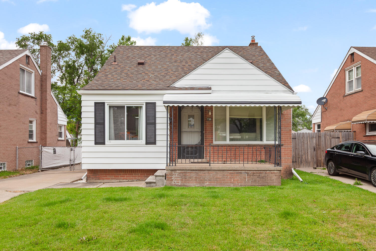 736 Farnham Avenue