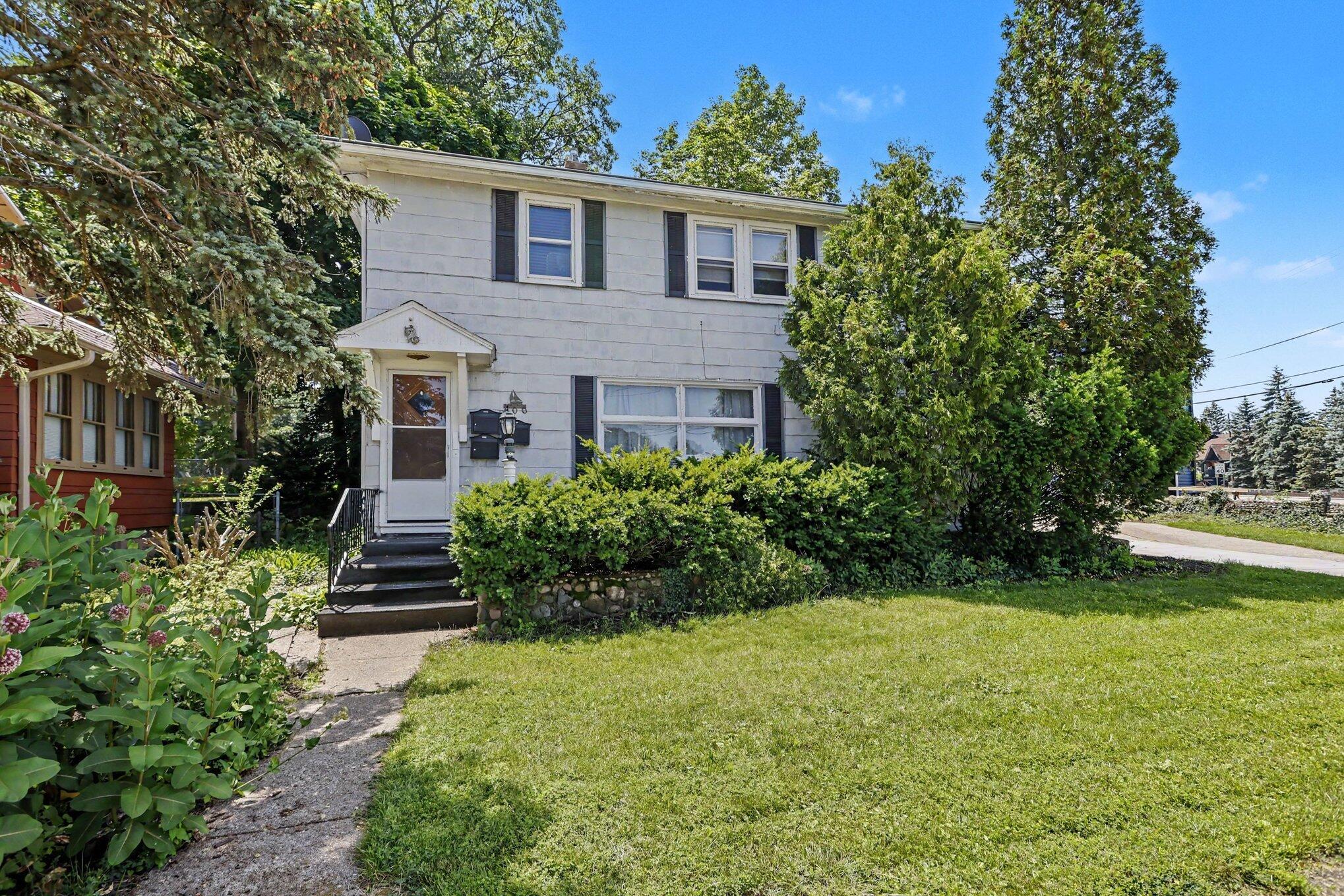 400 La Salle Avenue