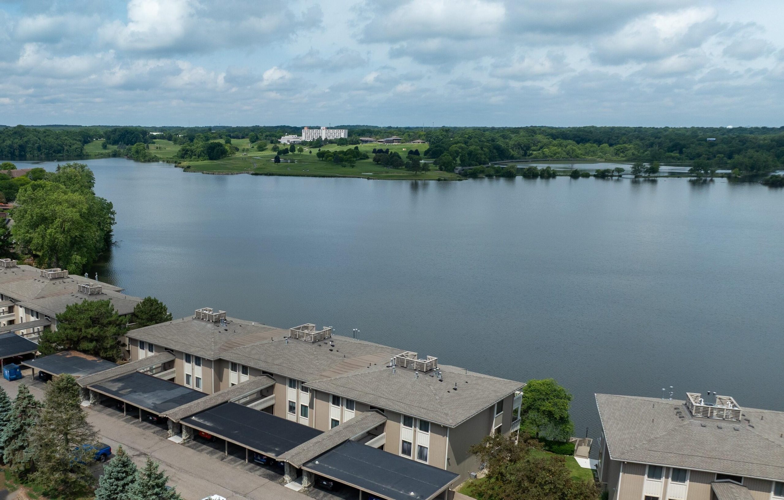 873 Cliffs Drive Unit: 105