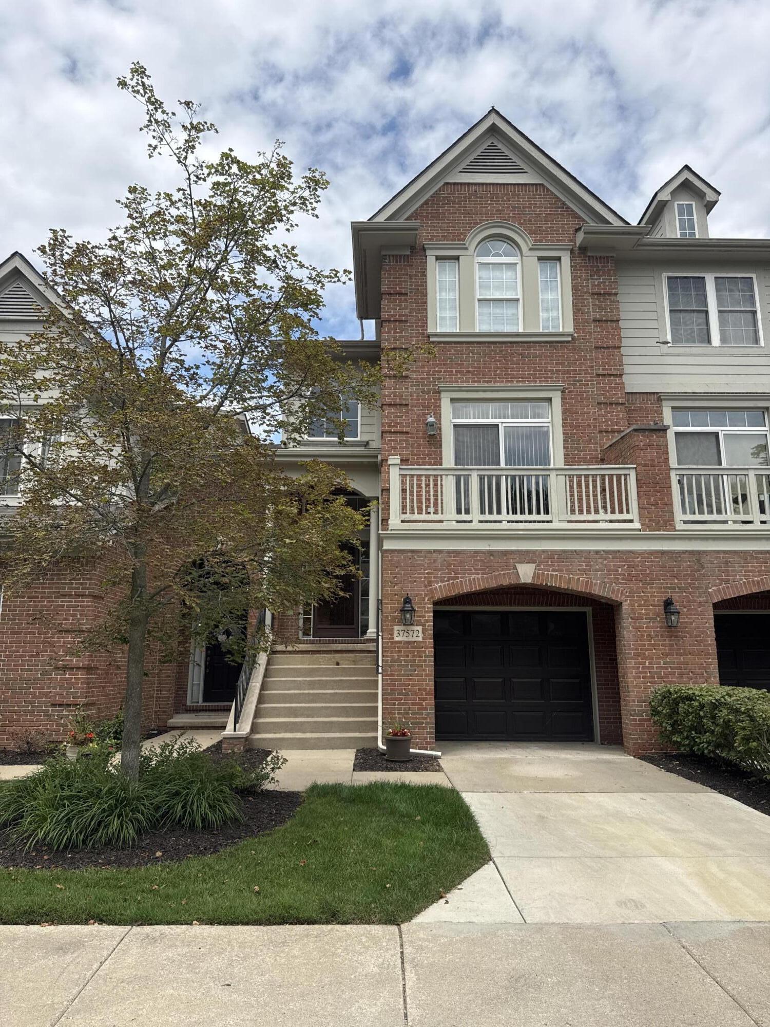 37572 Newburgh Park Circle Building: 33.00 Unit: 33