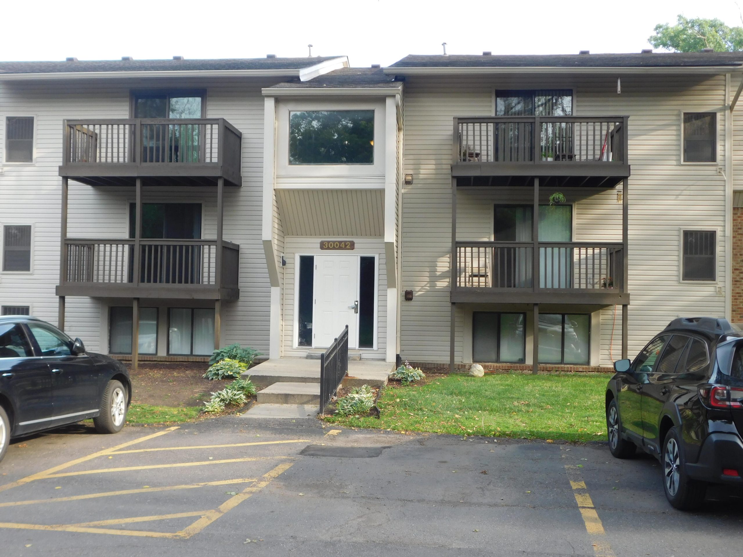 30042 W 12 Mile Road Building: 2.00 Unit: 52