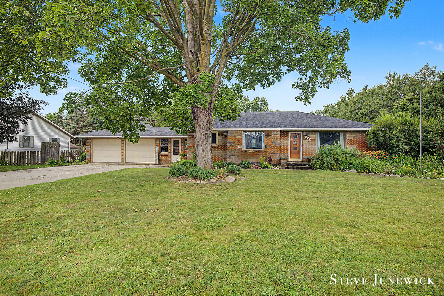 8261 Cottonwood Drive