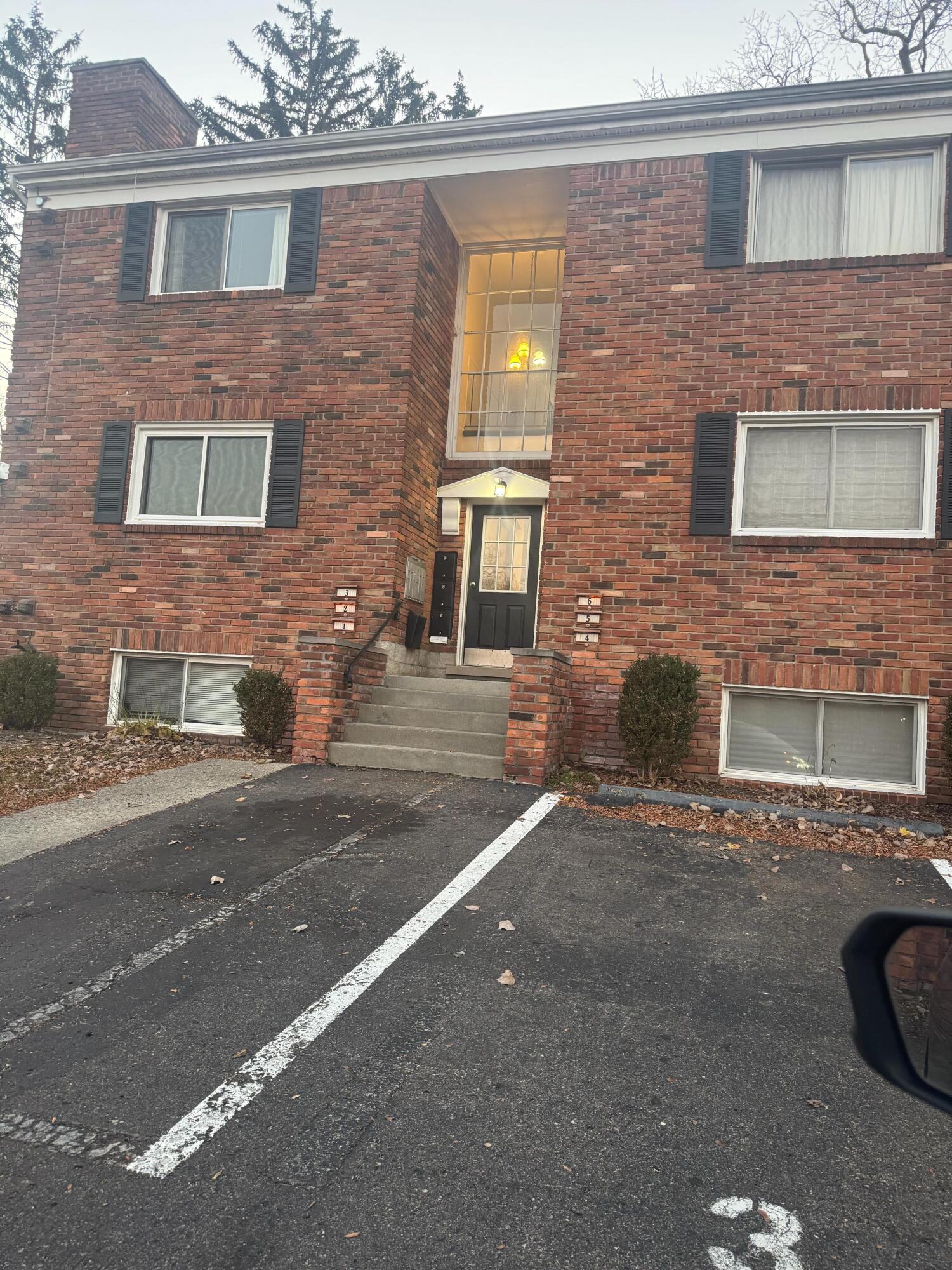31831 Grand River Avenue Unit: 3