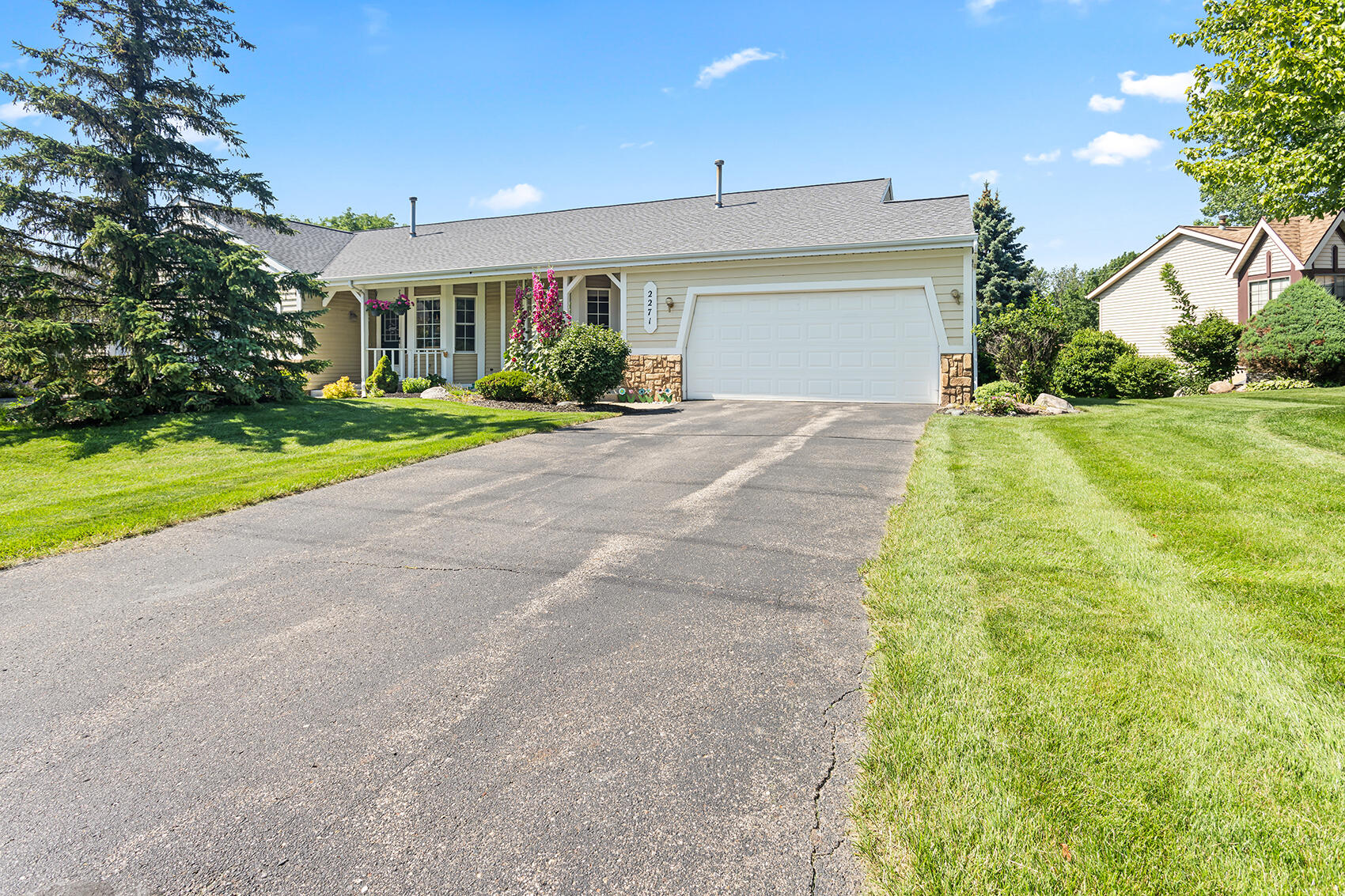 2271 Southgate Drive SE