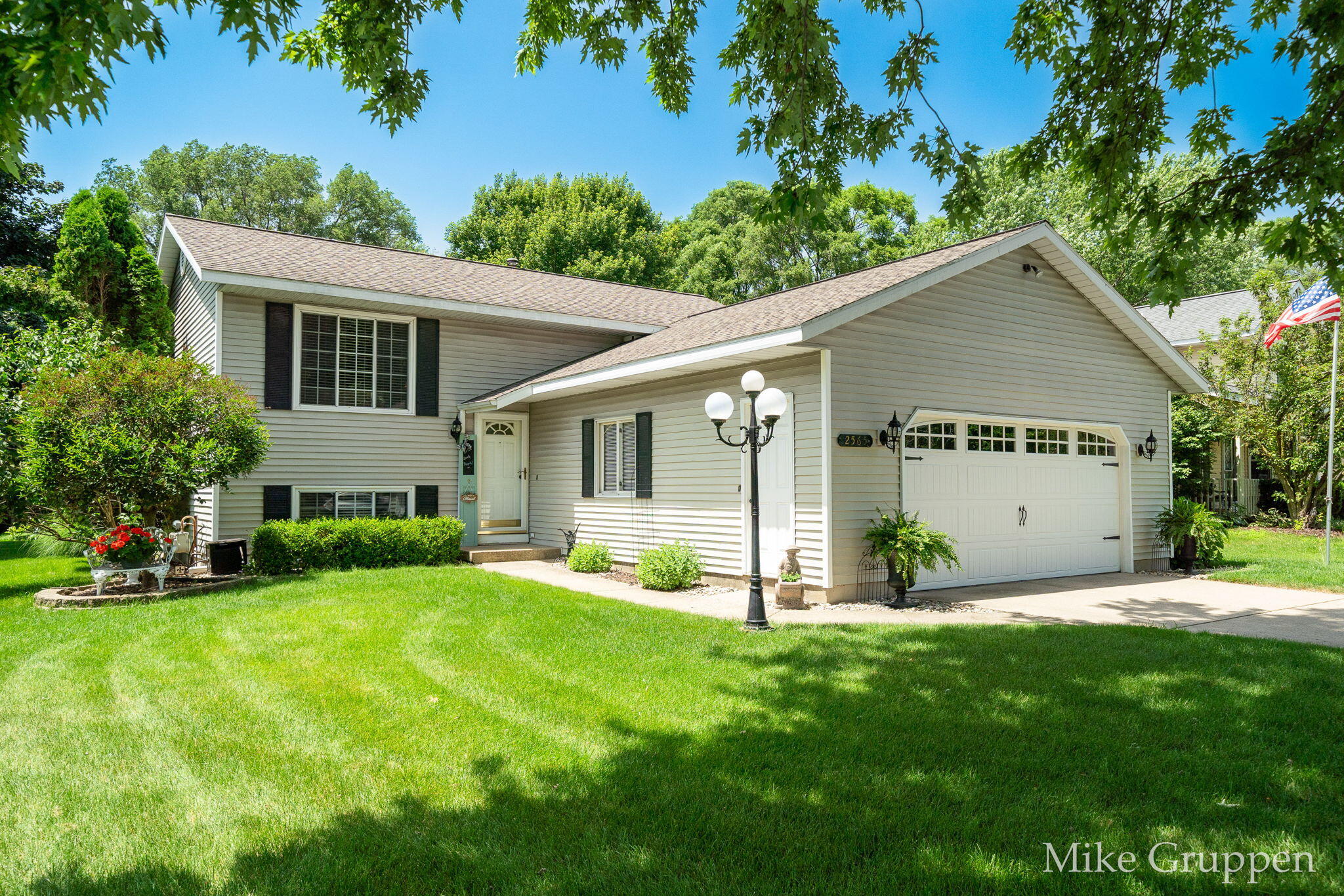 2565 Spring Court