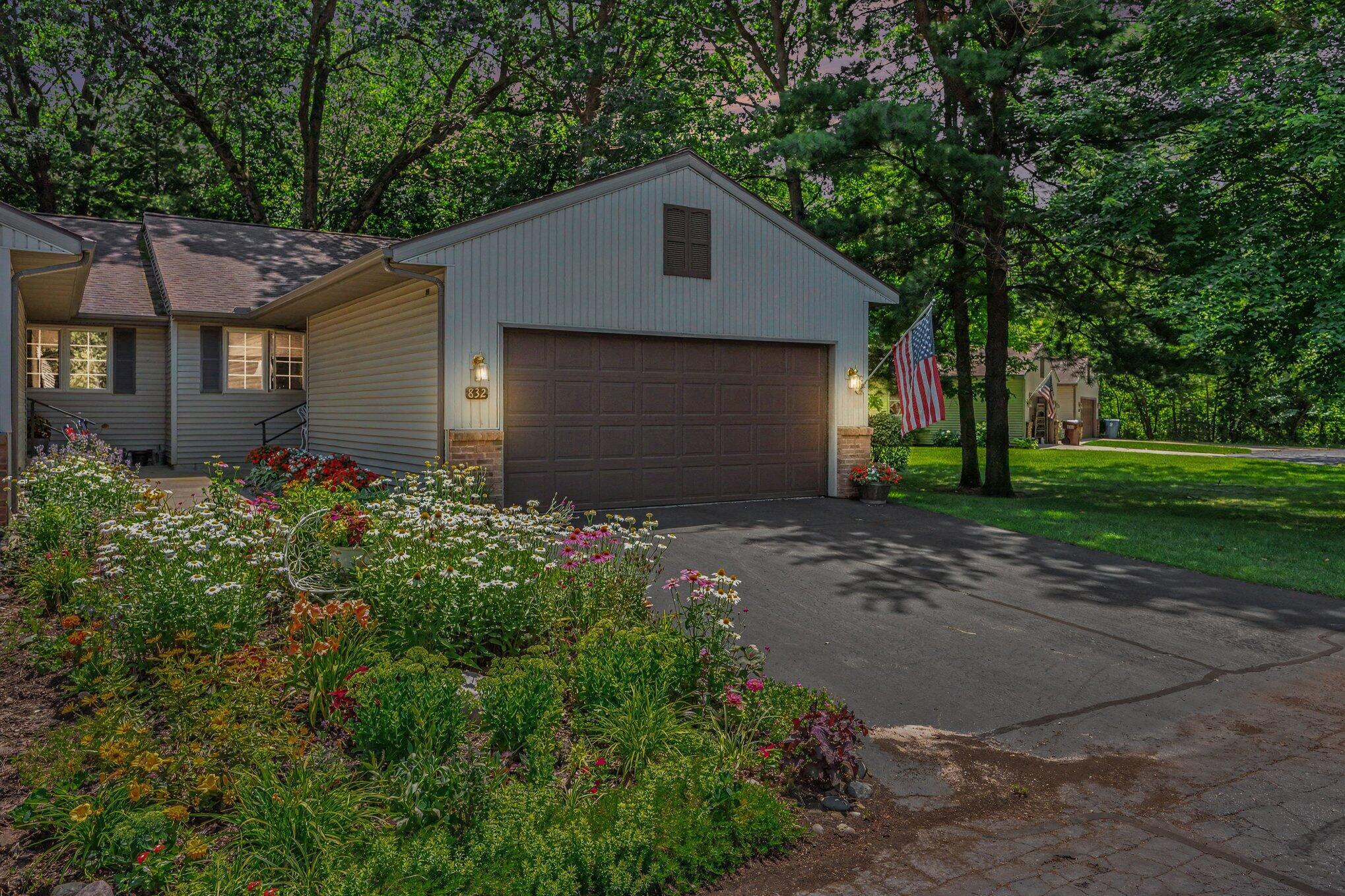 832 Highbanks Drive Unit: 19