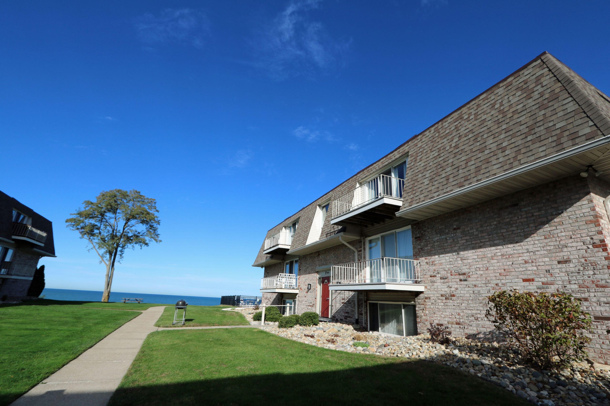 3618 Lakeshore Drive Building: I Unit: 8