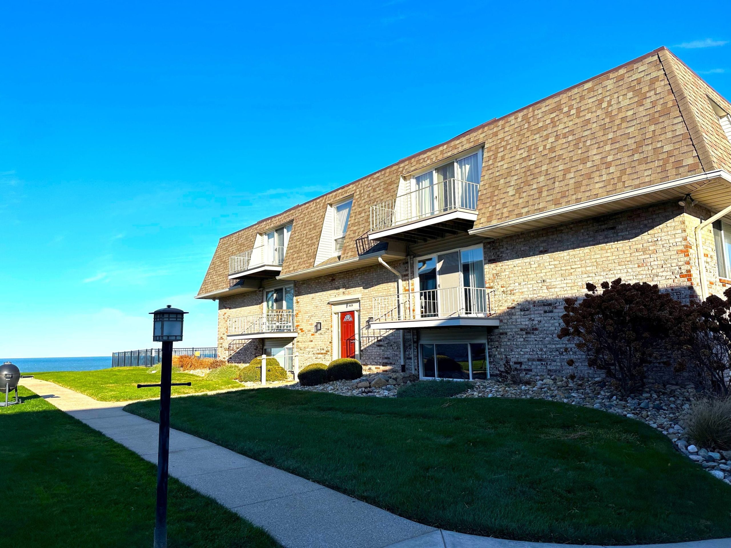 3620 Lakeshore Drive Unit: F3