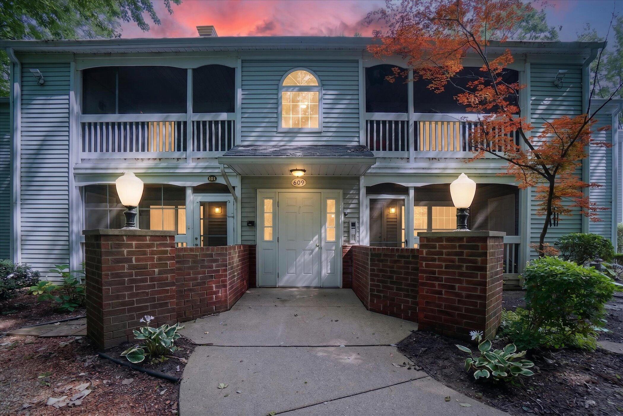 609 Curzon Court Unit: 203
