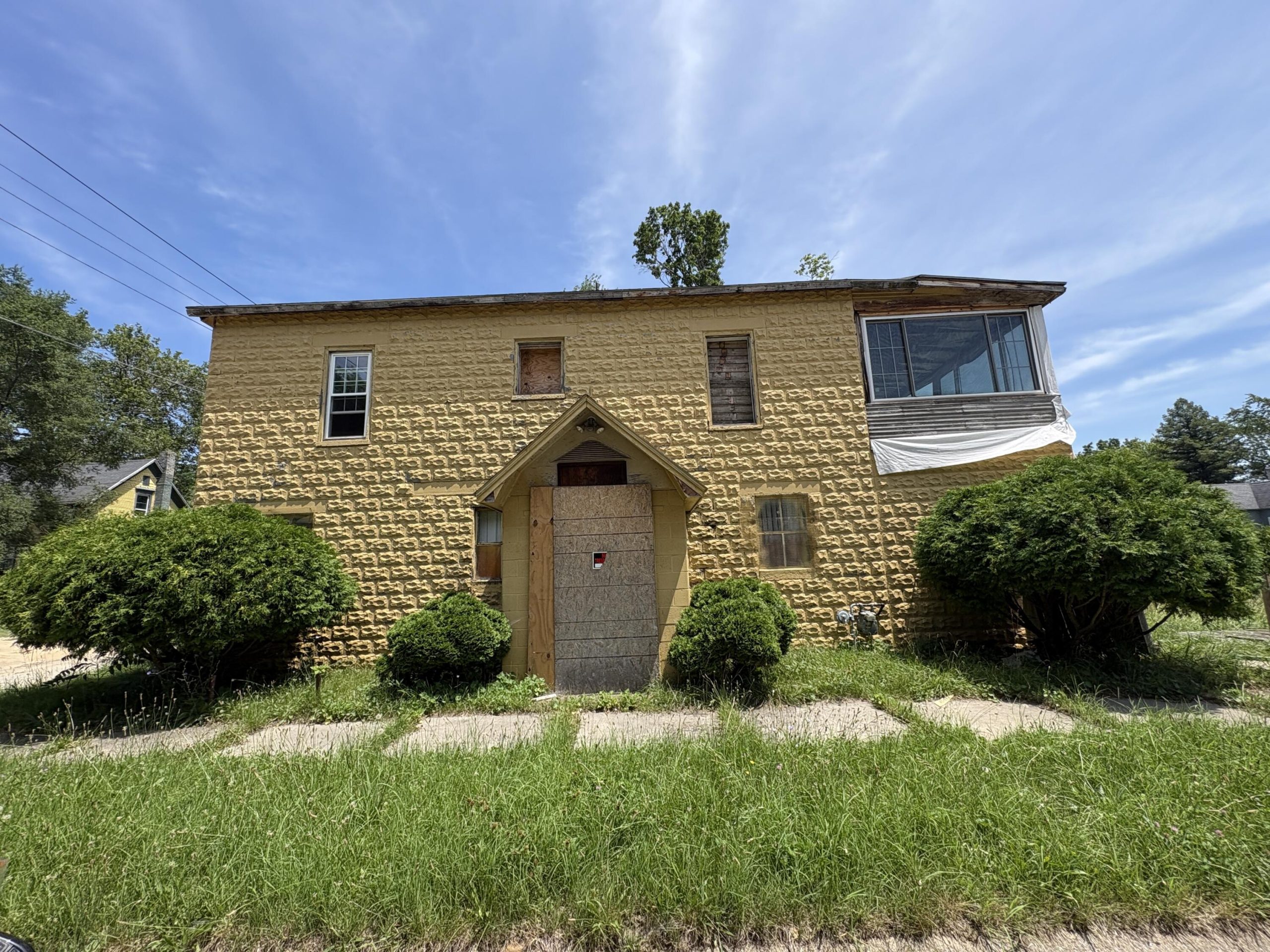 817 Thresher Avenue