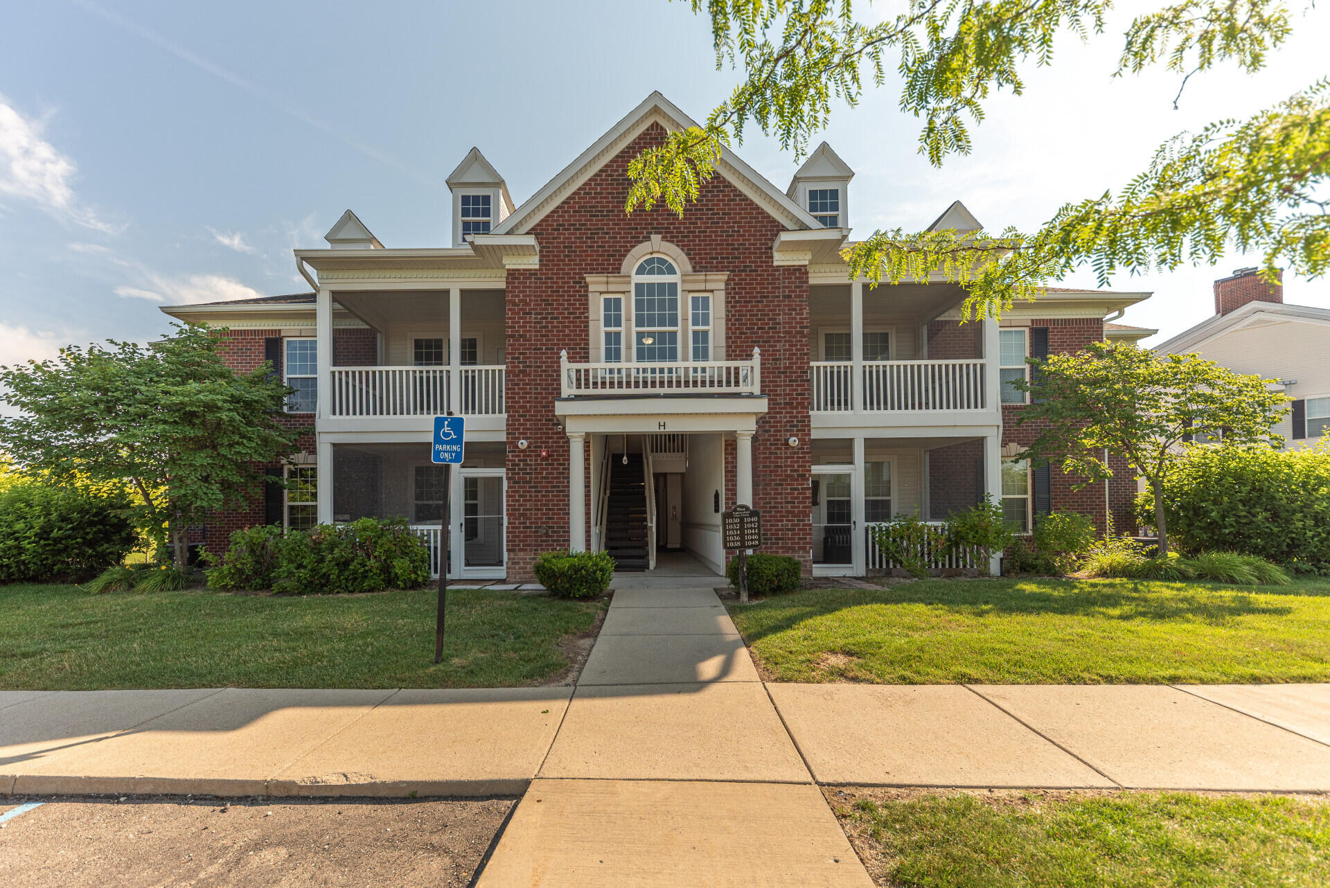 1042 W Summerfield Glen Circle