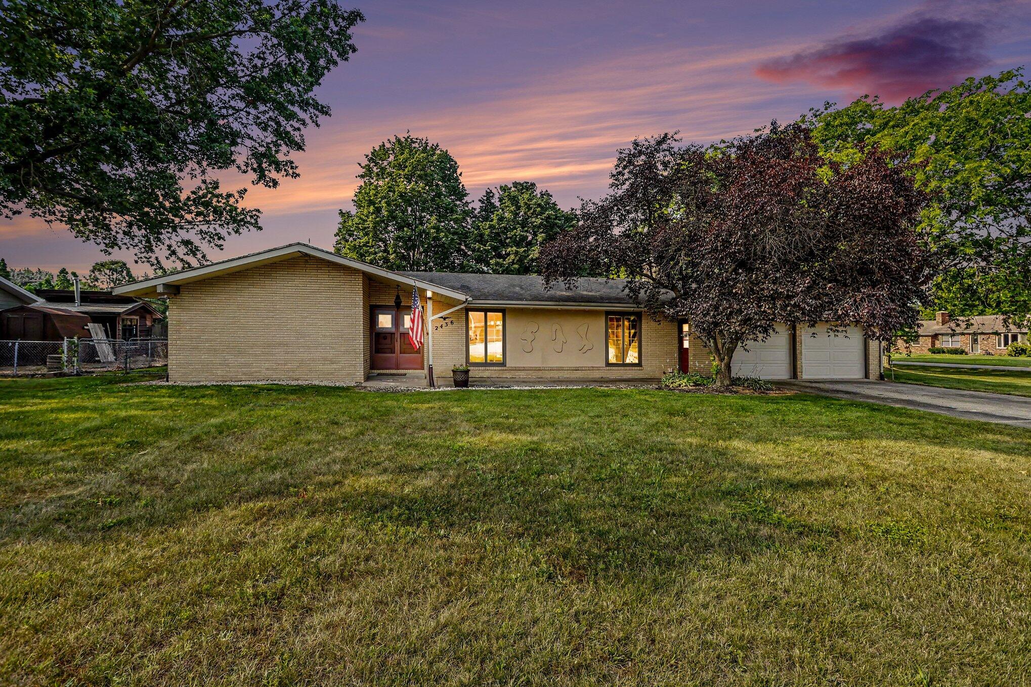 2436 Fountain Lane