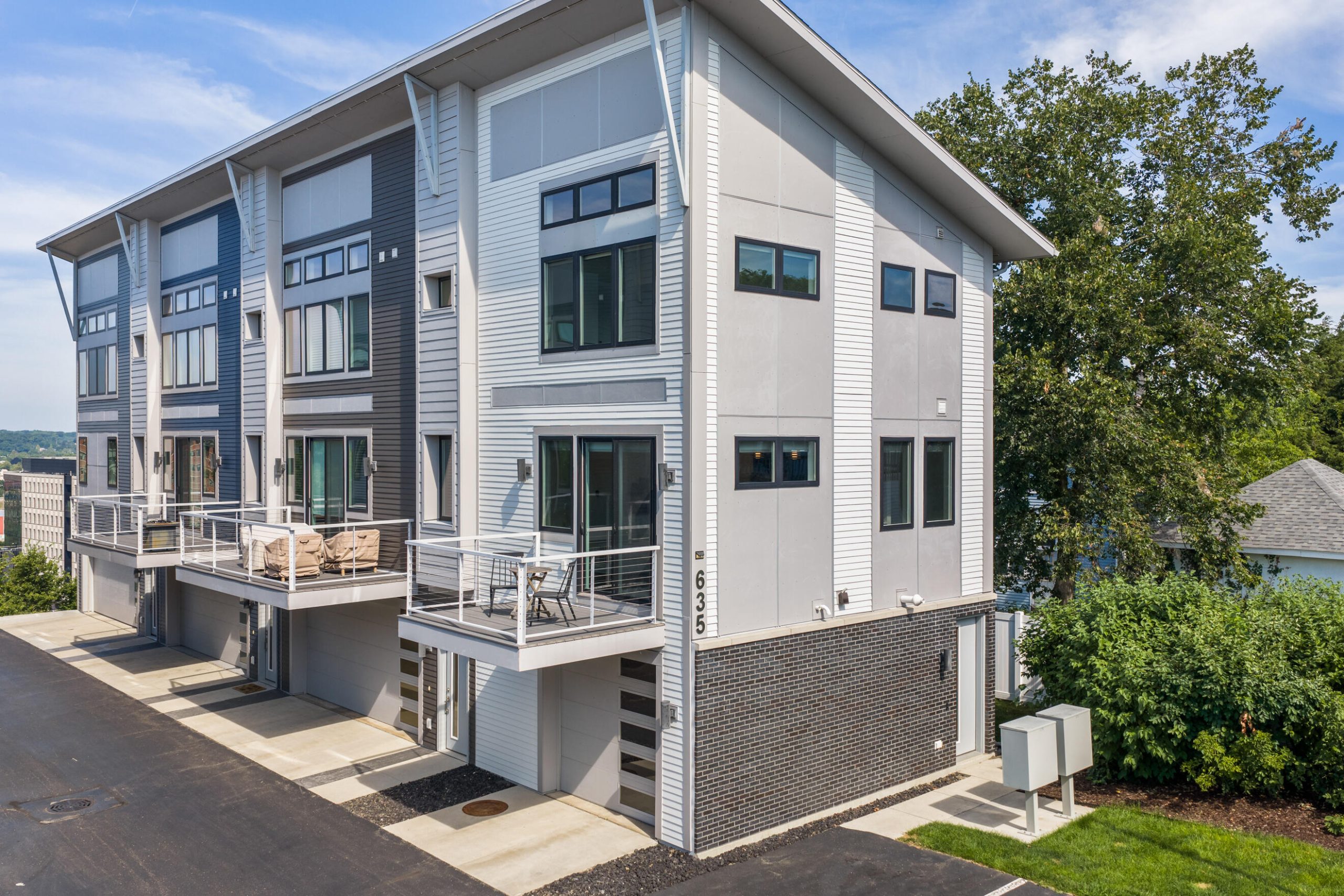 635 Fairview Avenue NE Unit: 1