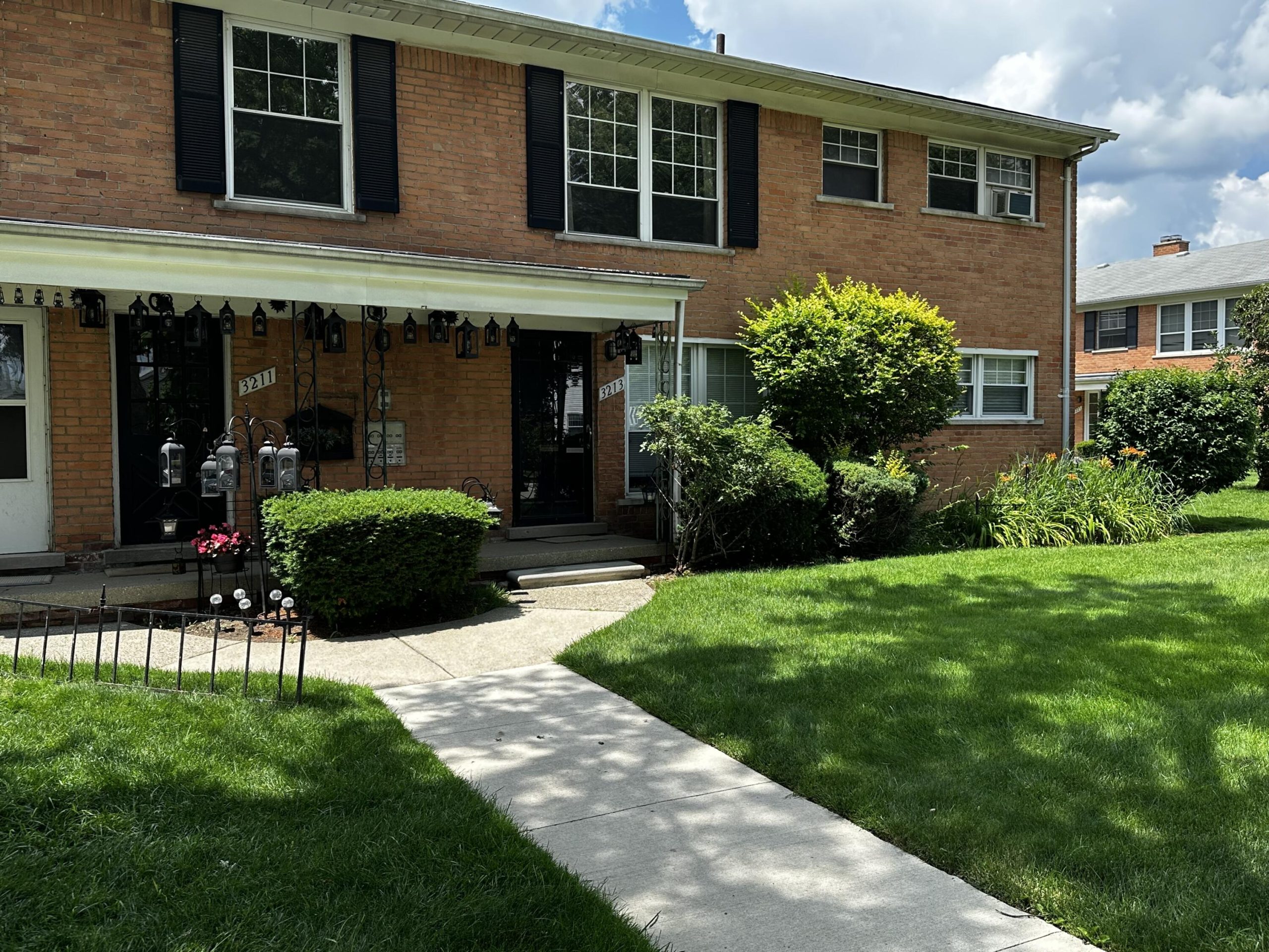 3213 Benjamin Avenue Building: 14 Unit: 3