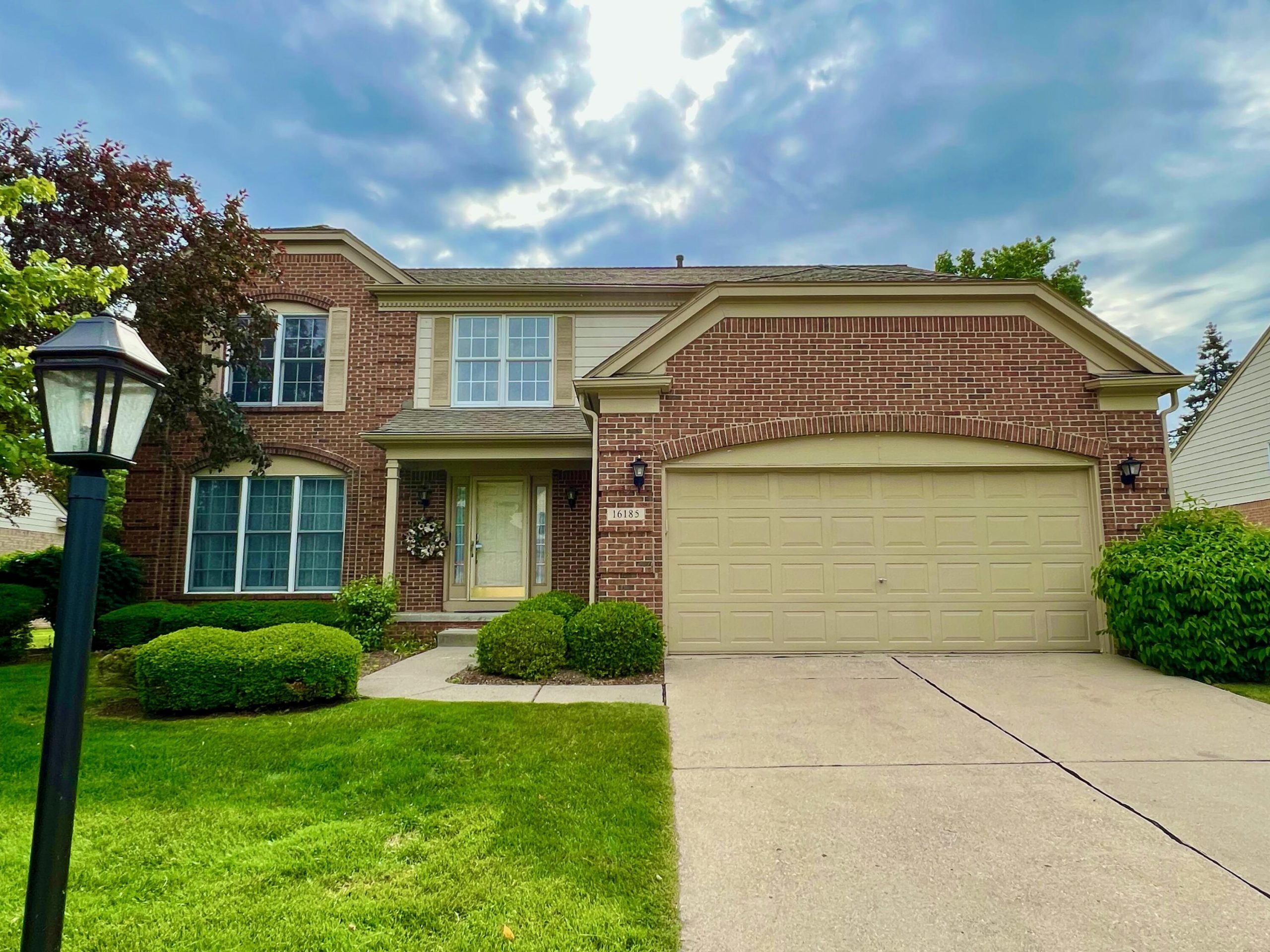 16185 Country Knoll Drive