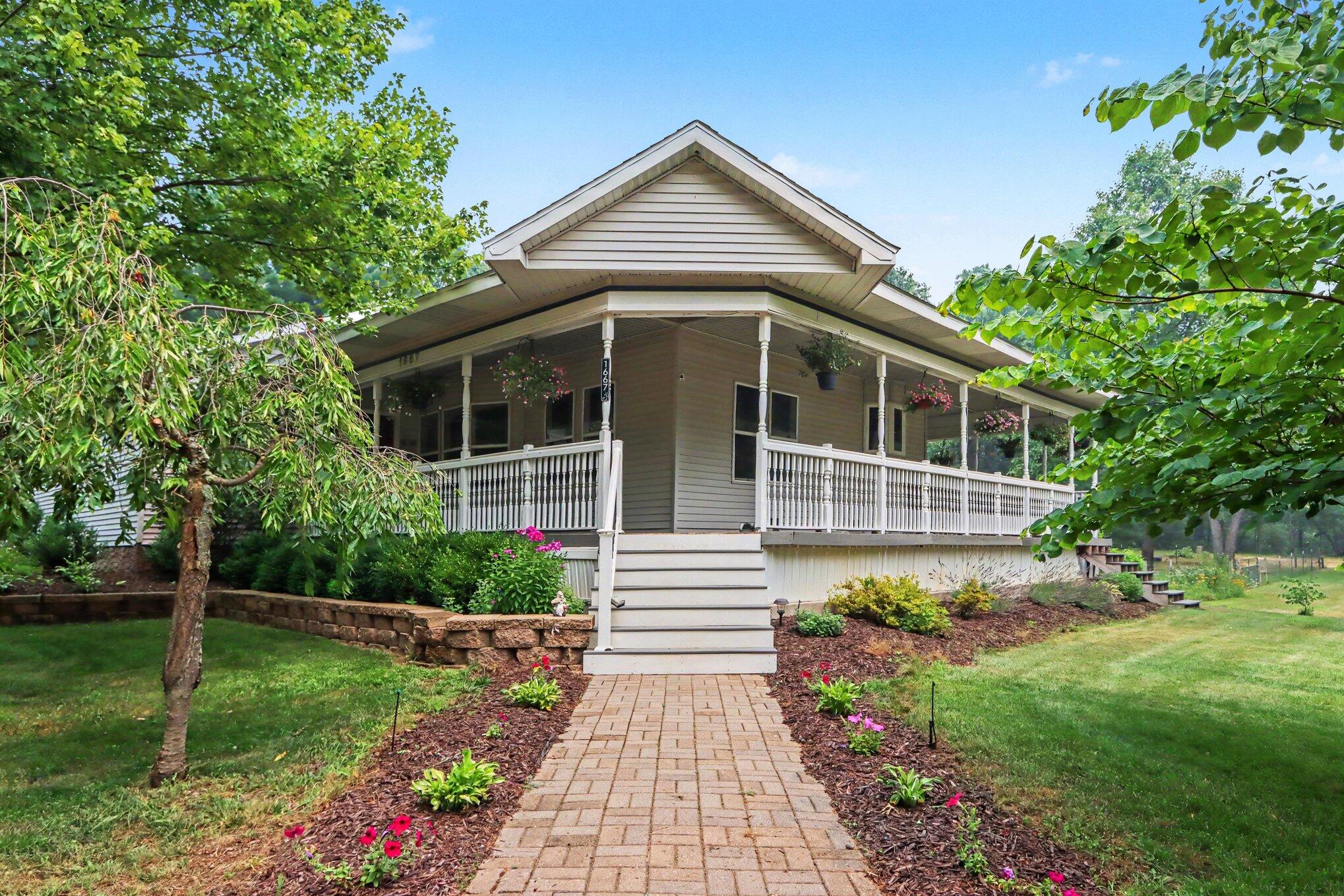 1667 Oakwood Trail