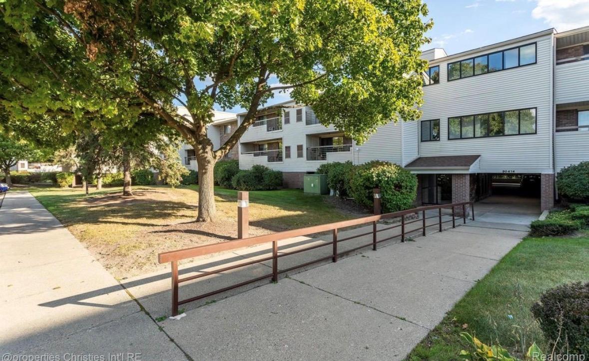 30414 Orchard Lake Road Unit: 13