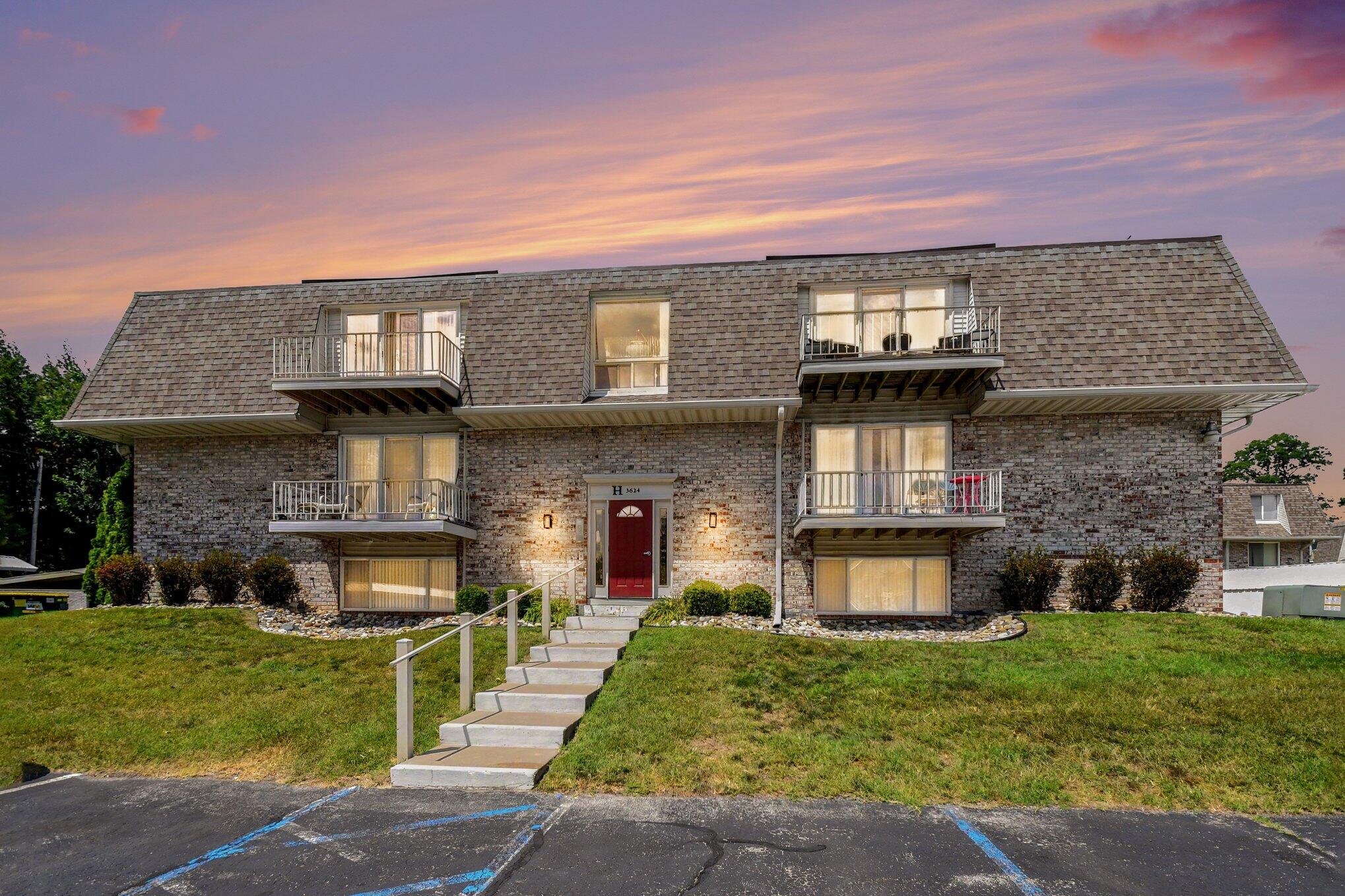 3624 Lakeshore Drive Unit: H-1