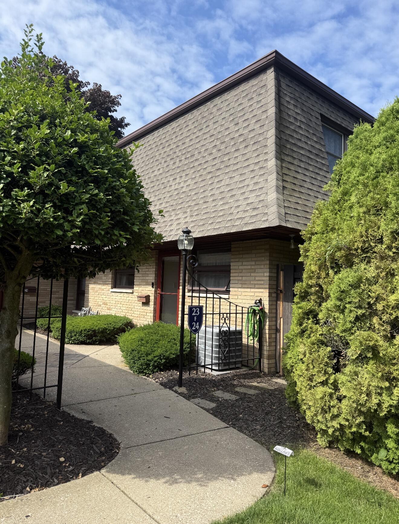 2727 S Lakeshore Drive Unit: F23