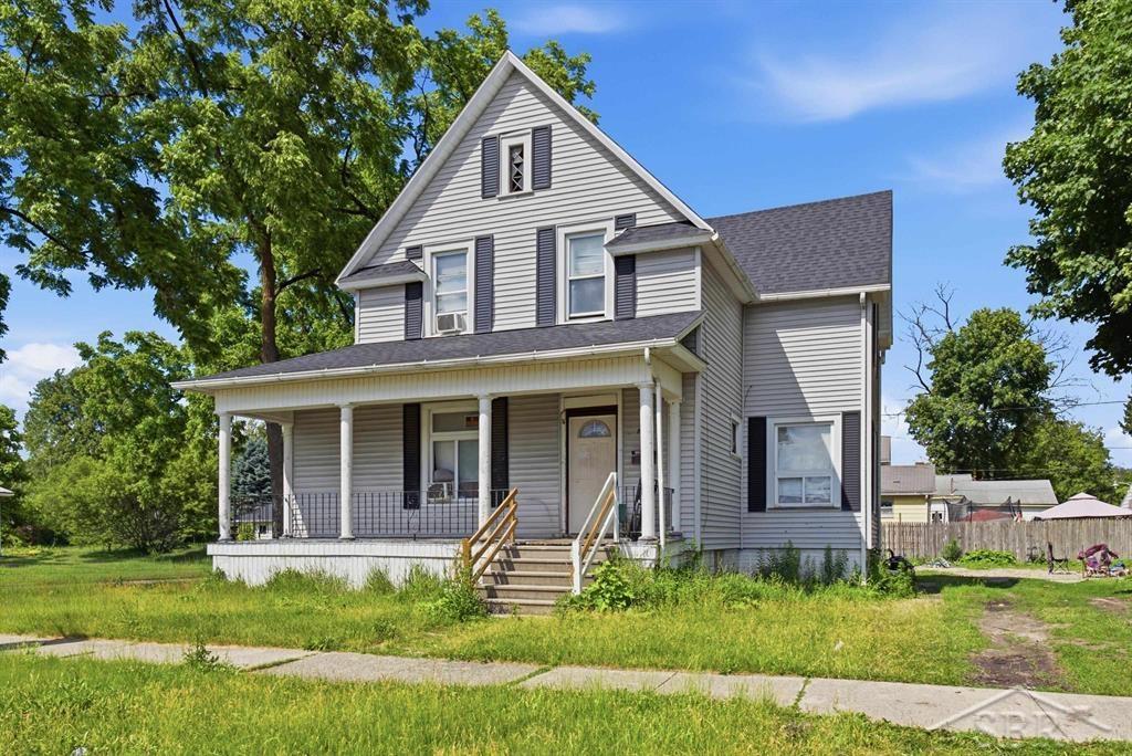 822 Jackson ST