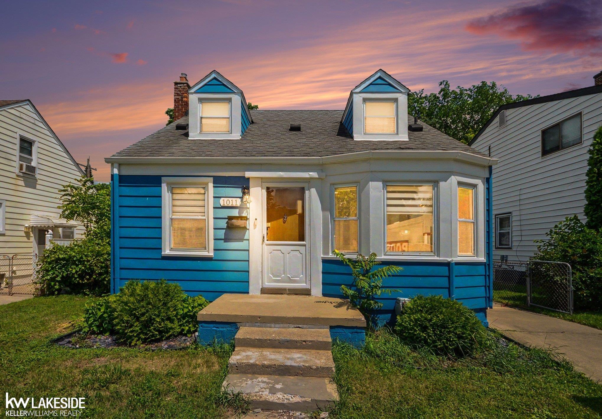 1011 Hoffman AVE