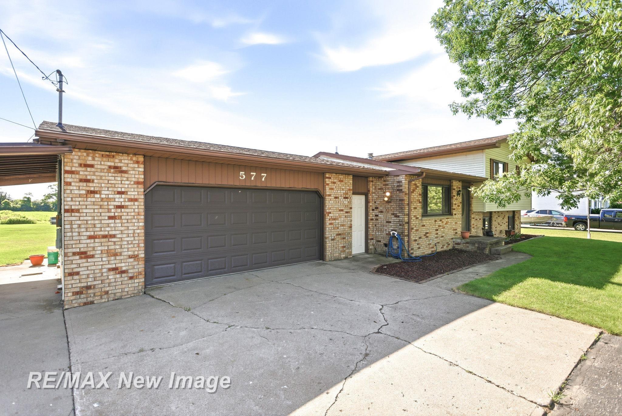 577 E Lincoln RD