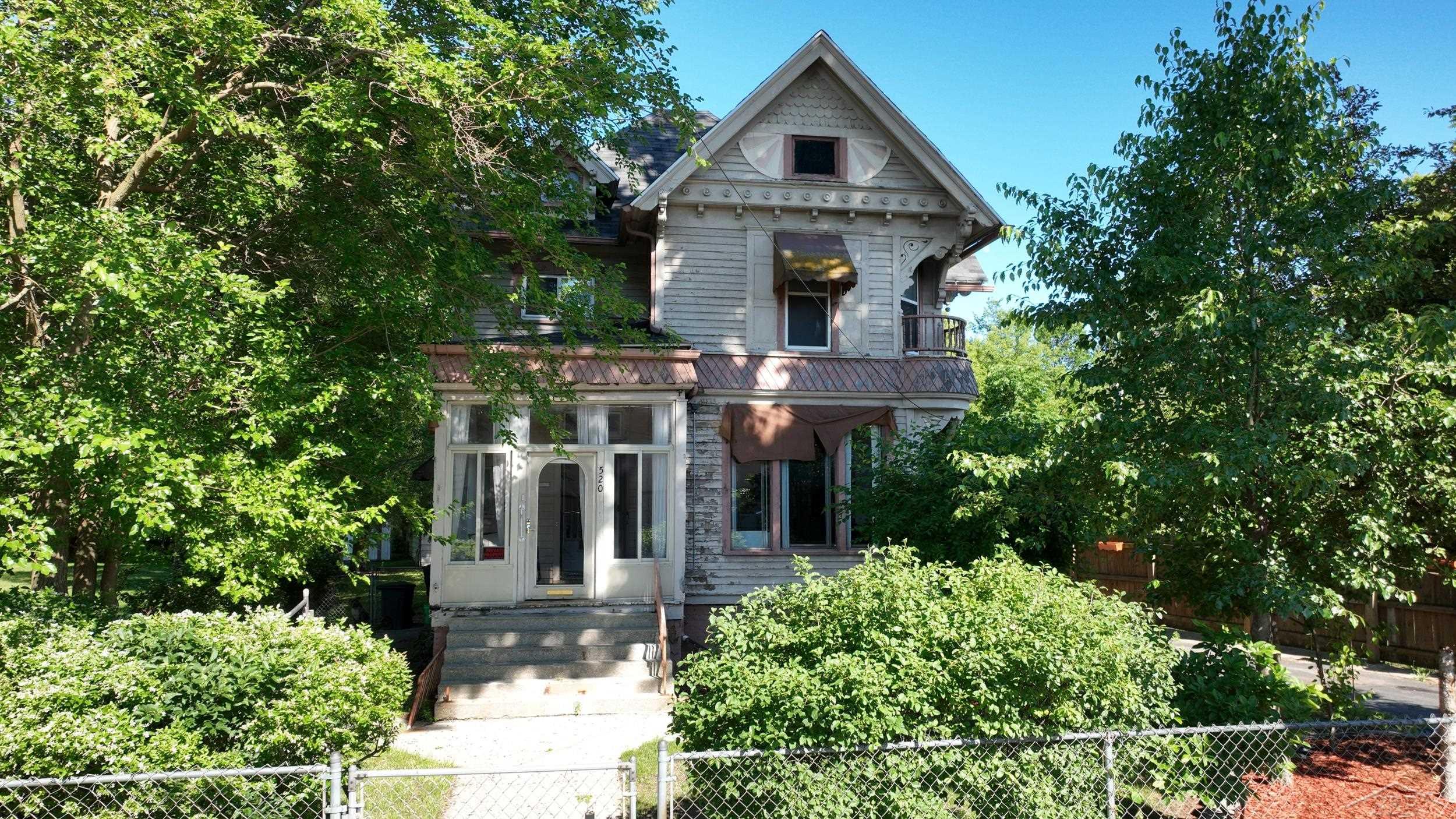 520 N Franklin ST