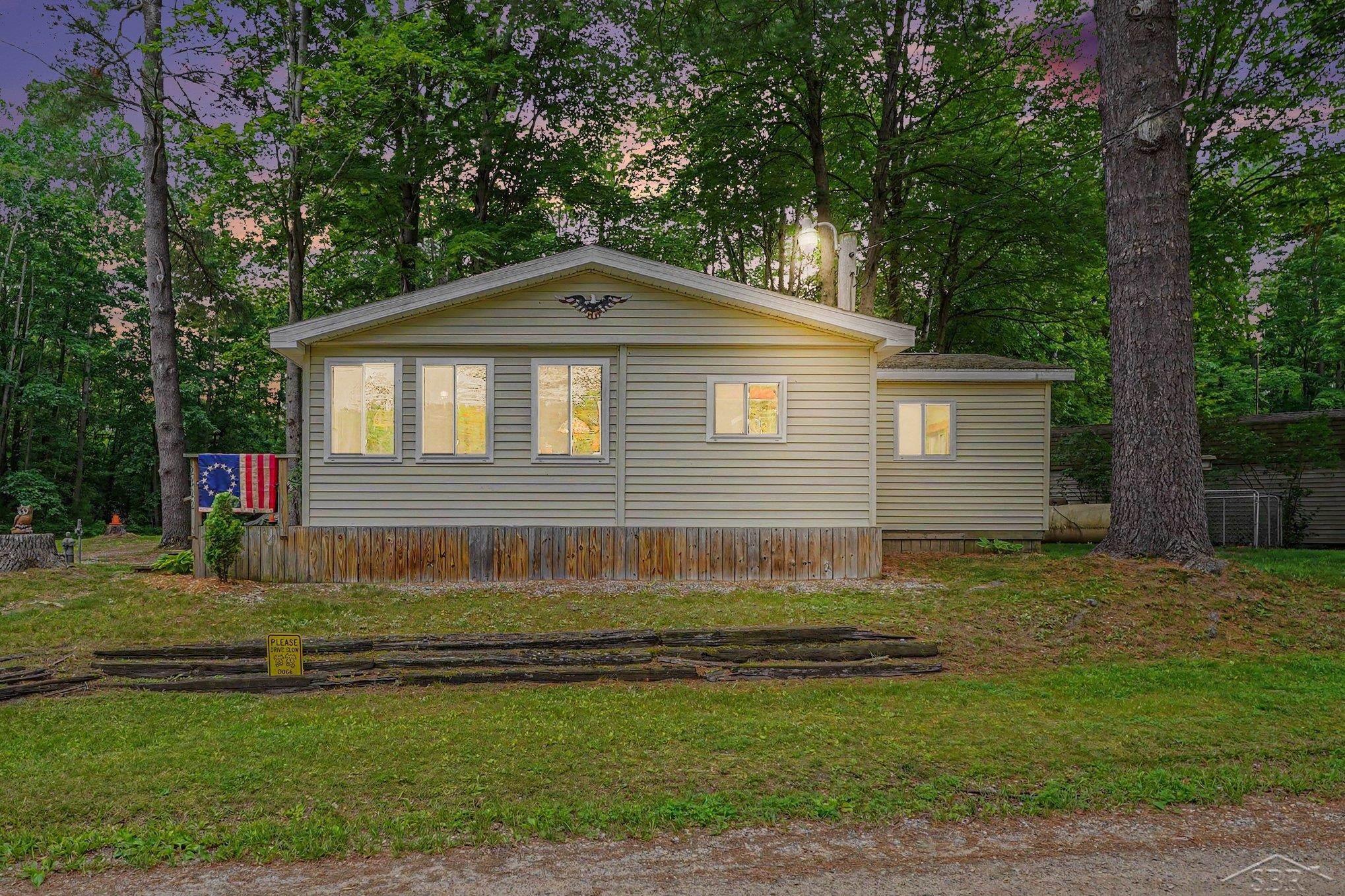 2322 Tittabawasee AVE