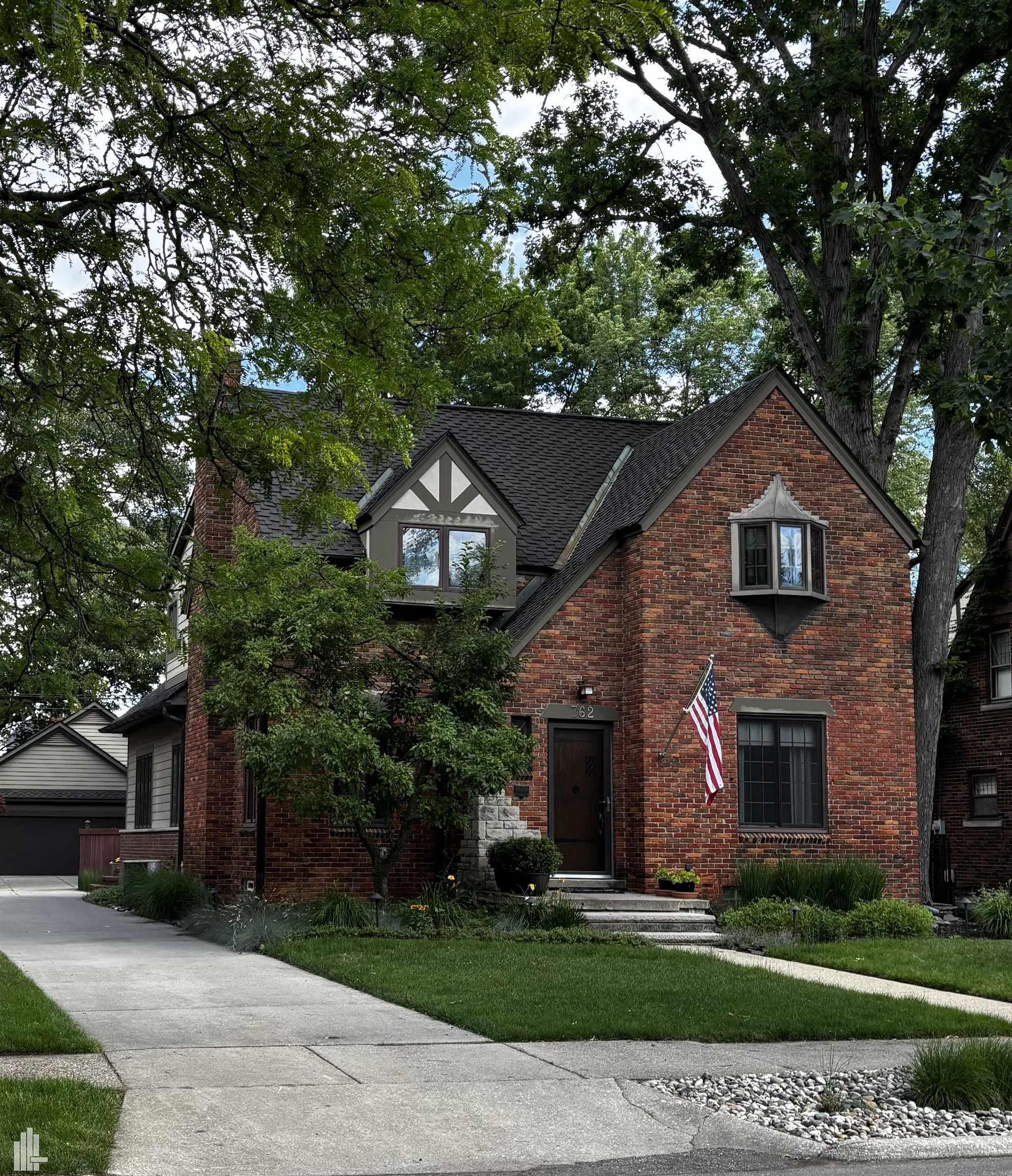 762 W Oakridge STS