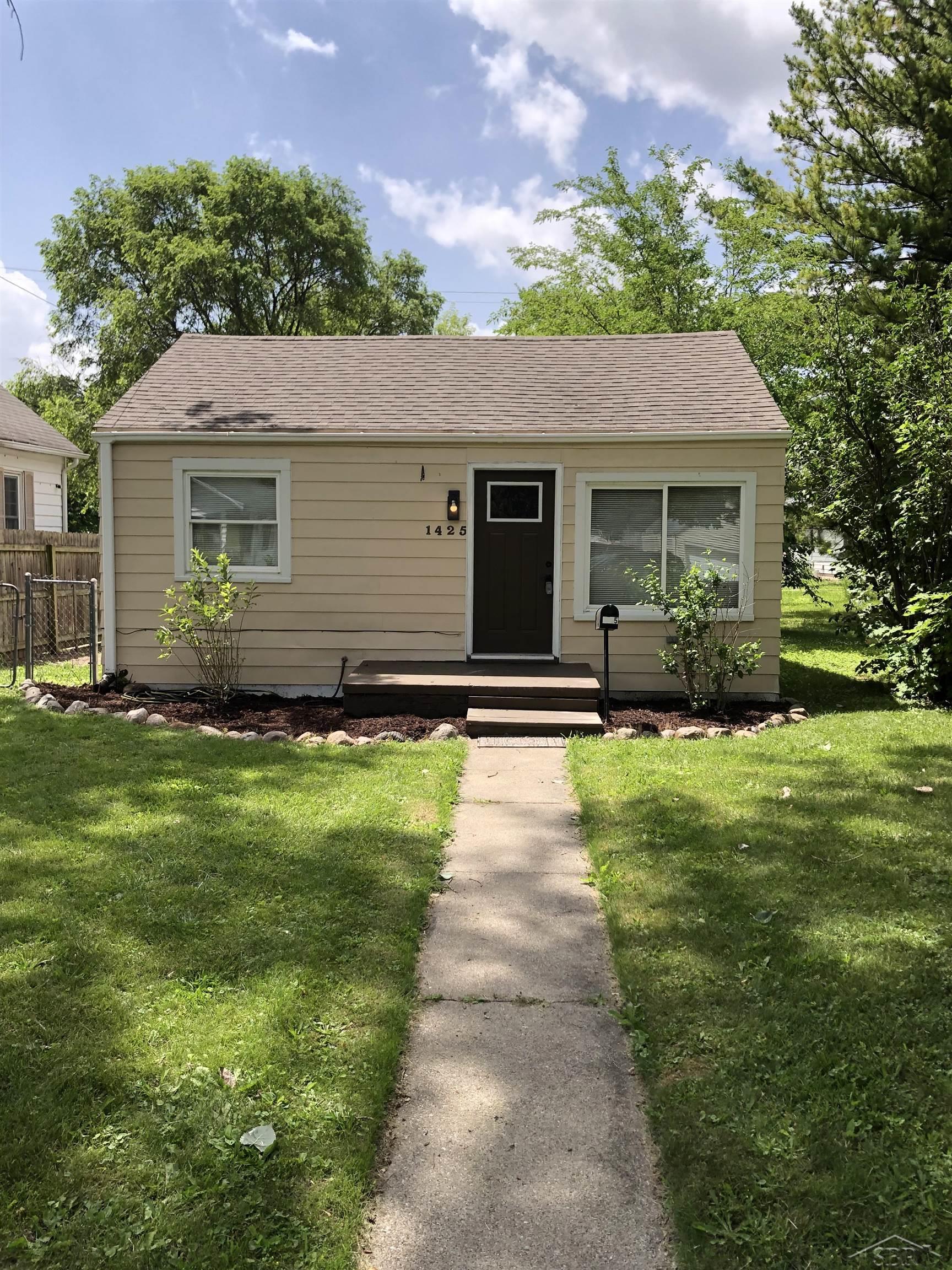 1425 Cypress