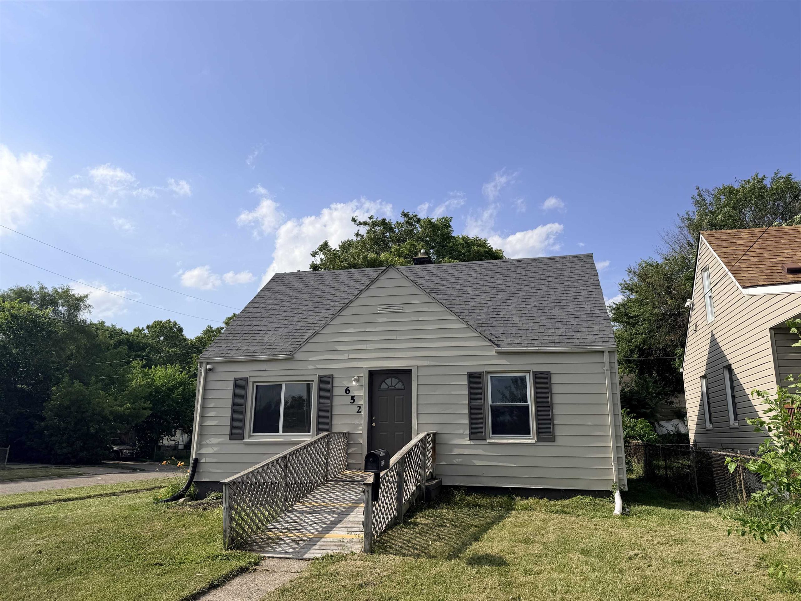 652 Ingleside AVE