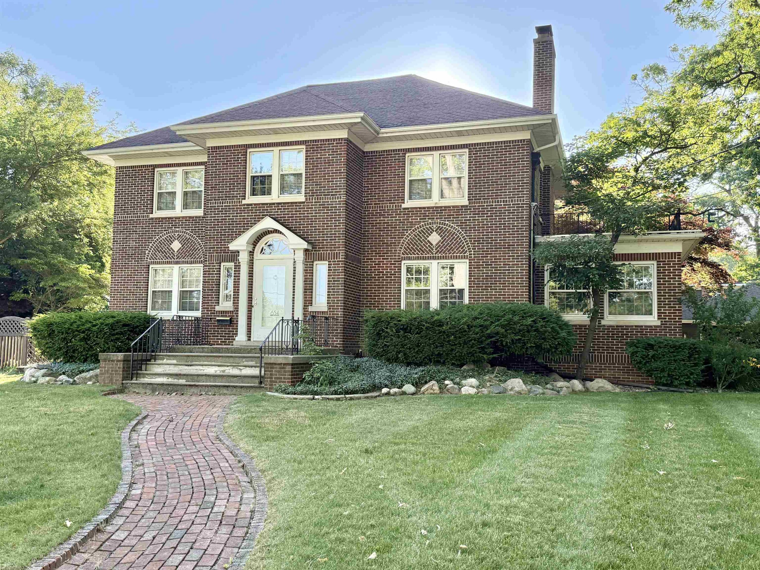 654 First ST