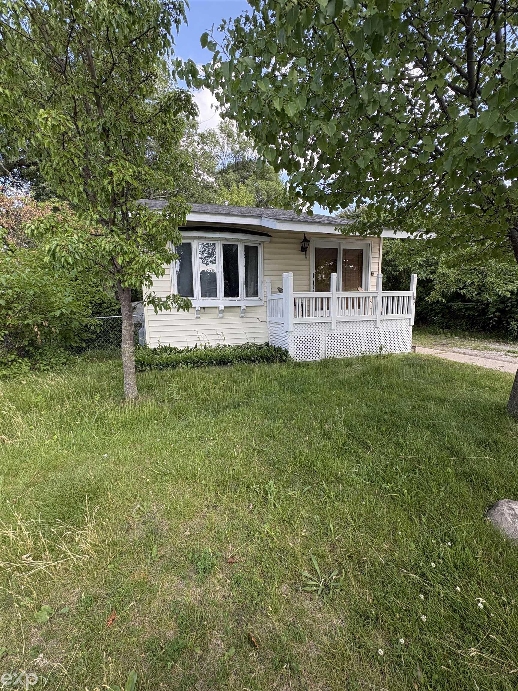 182 River trail DR