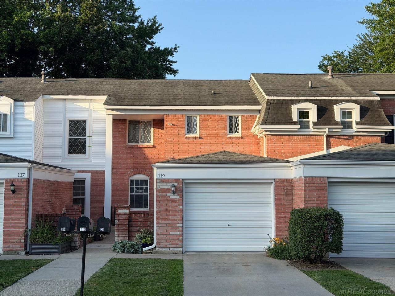 119 Manor WAY