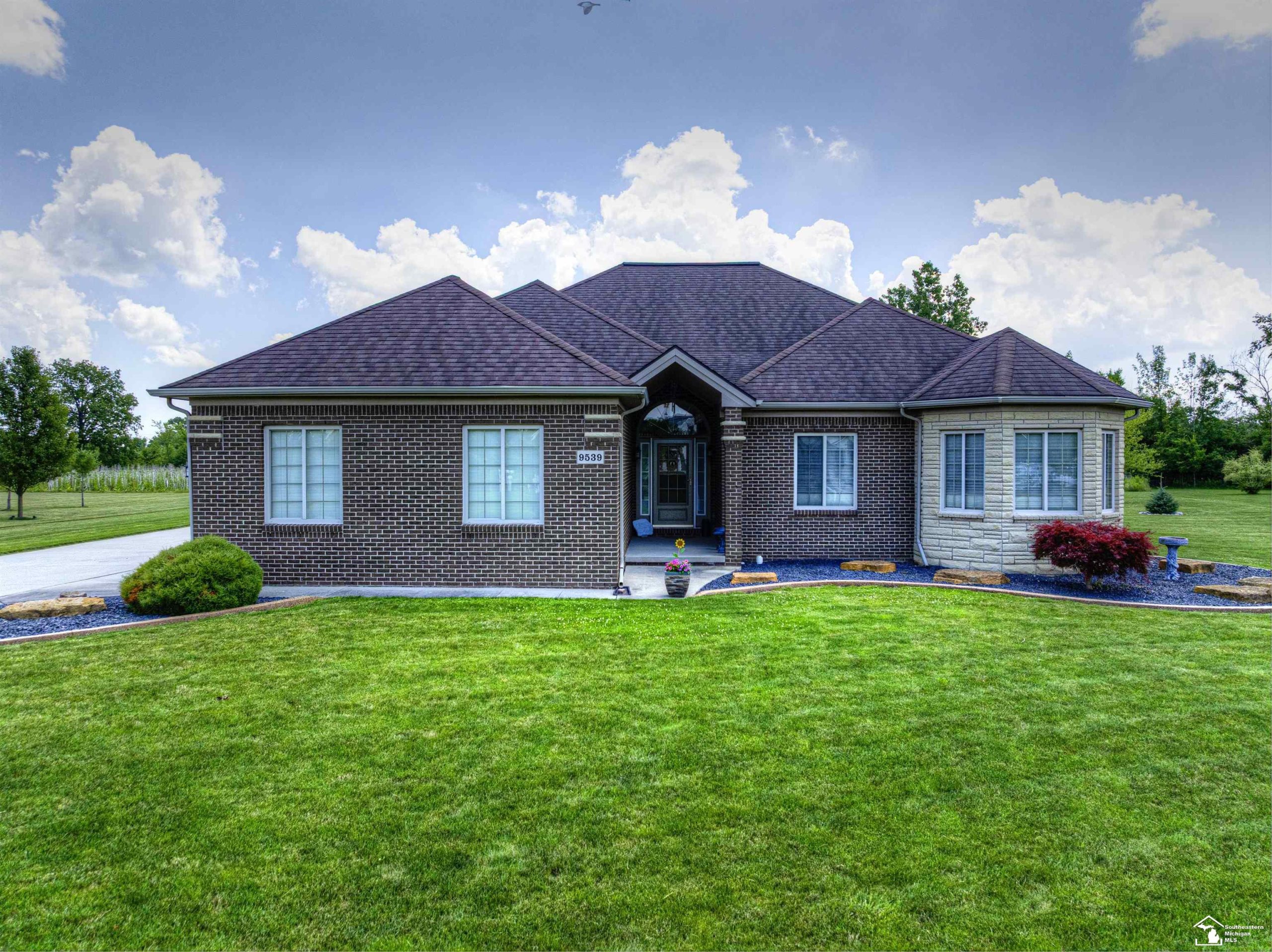 9539 Lazy Oak DR