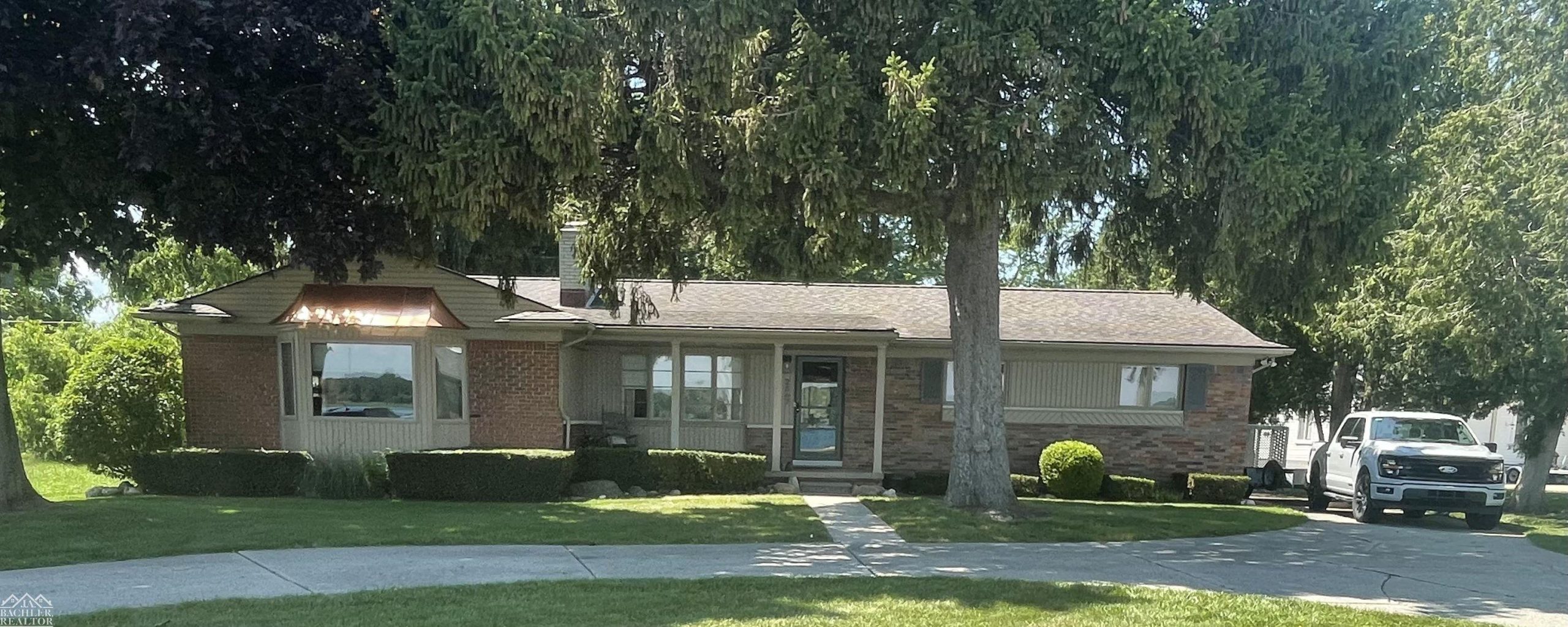 2567 Saint Clair River DR