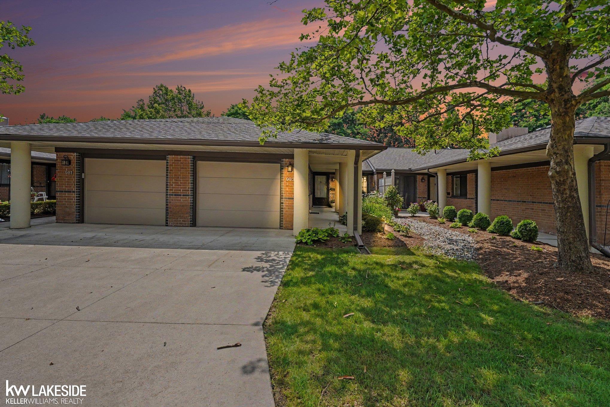 983 Wexford WAY