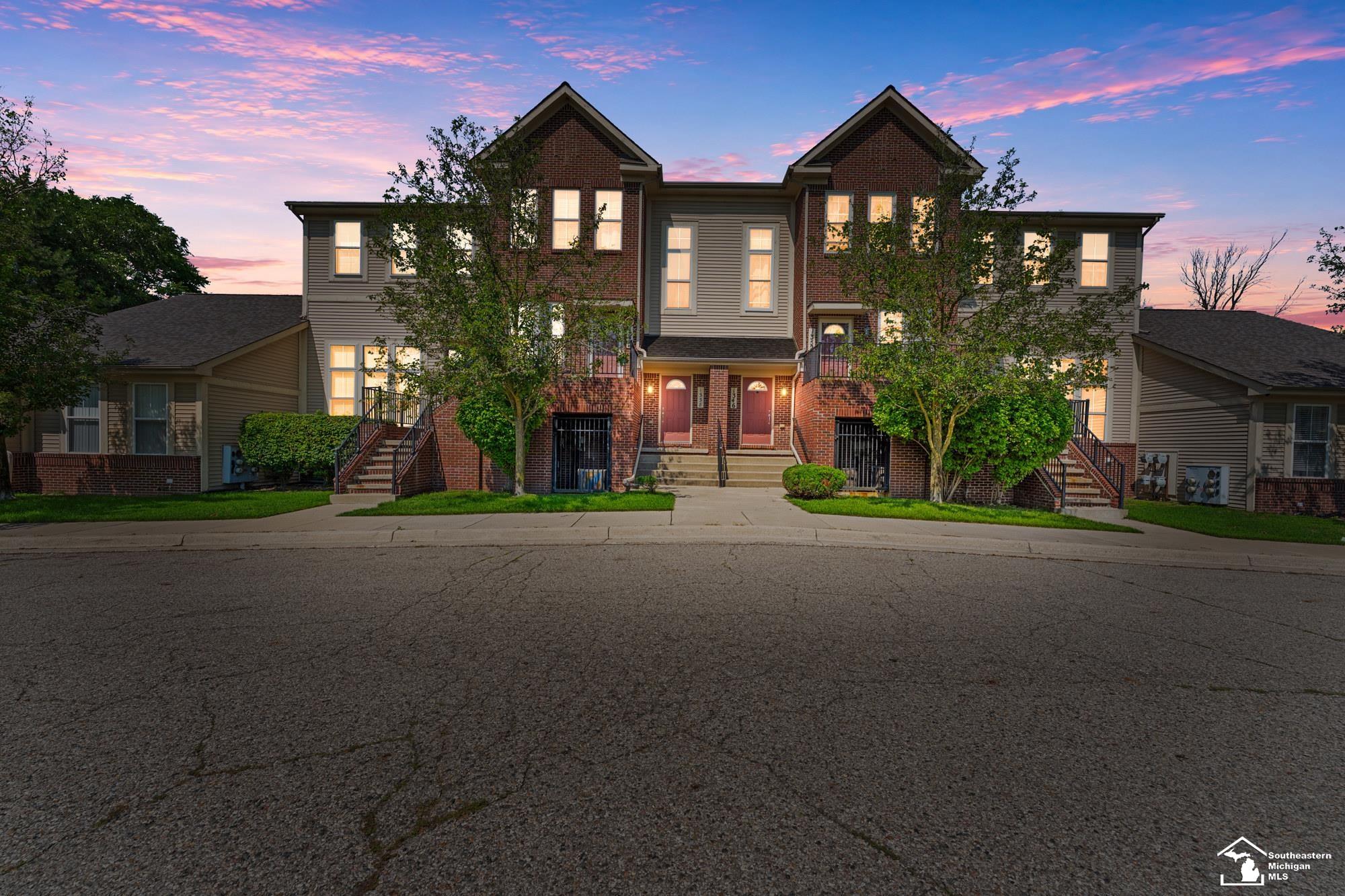 1346 Hillcrest DR