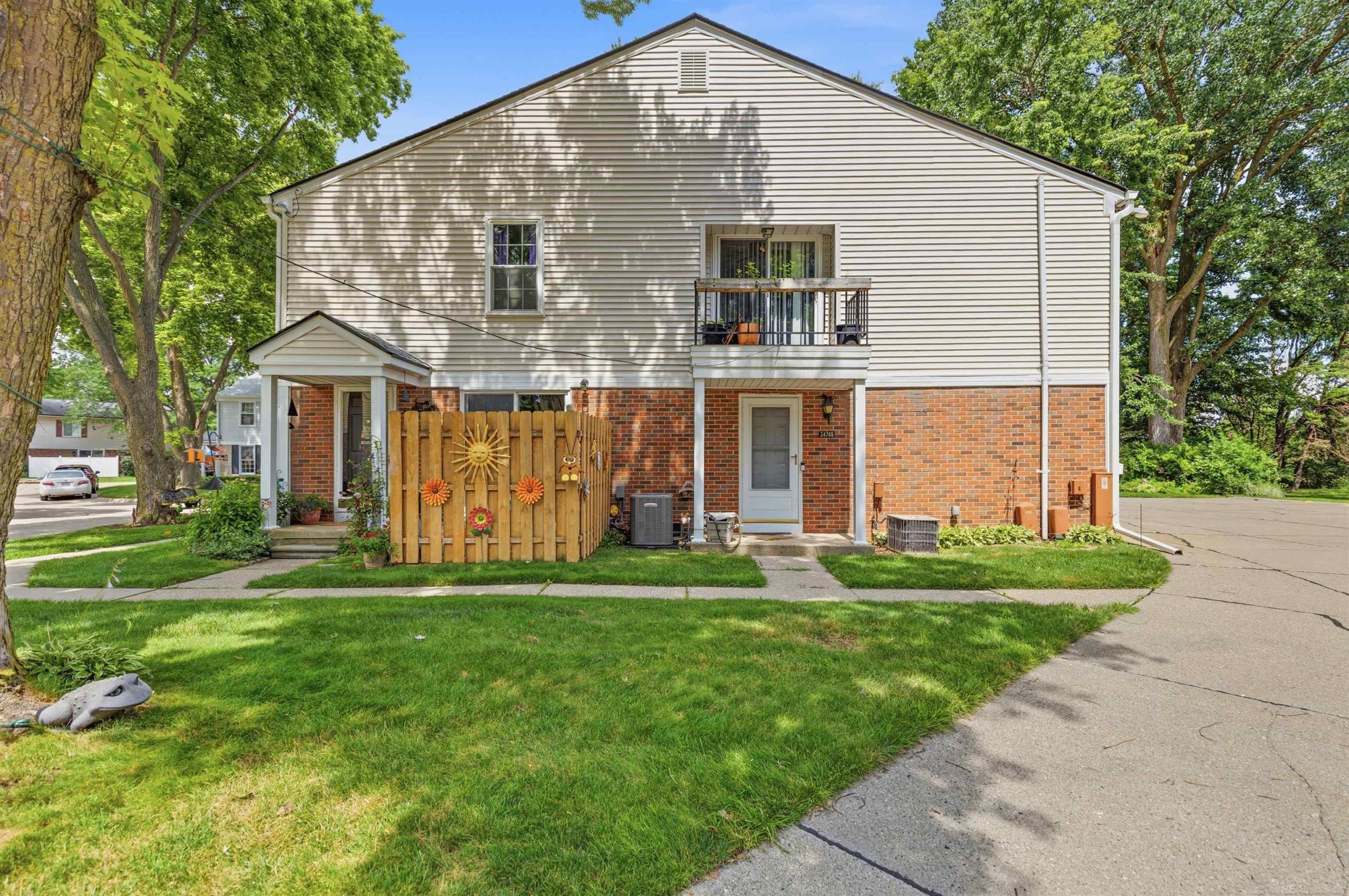 24746 Meadow Creek