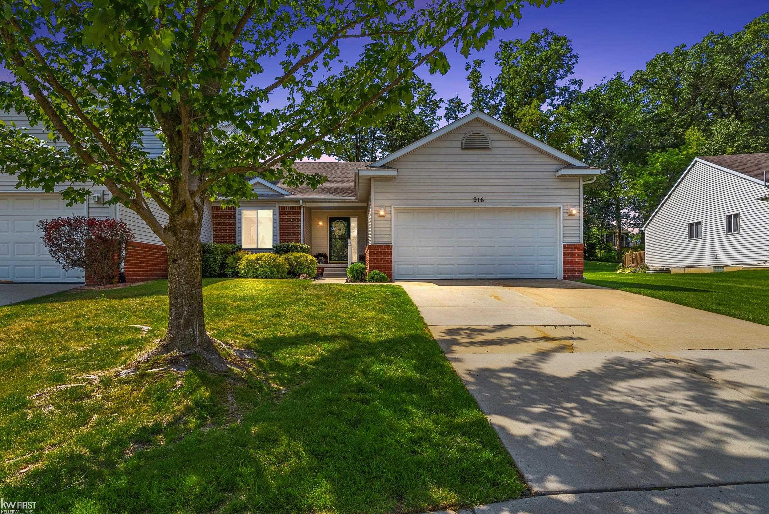 916 Spirea DR