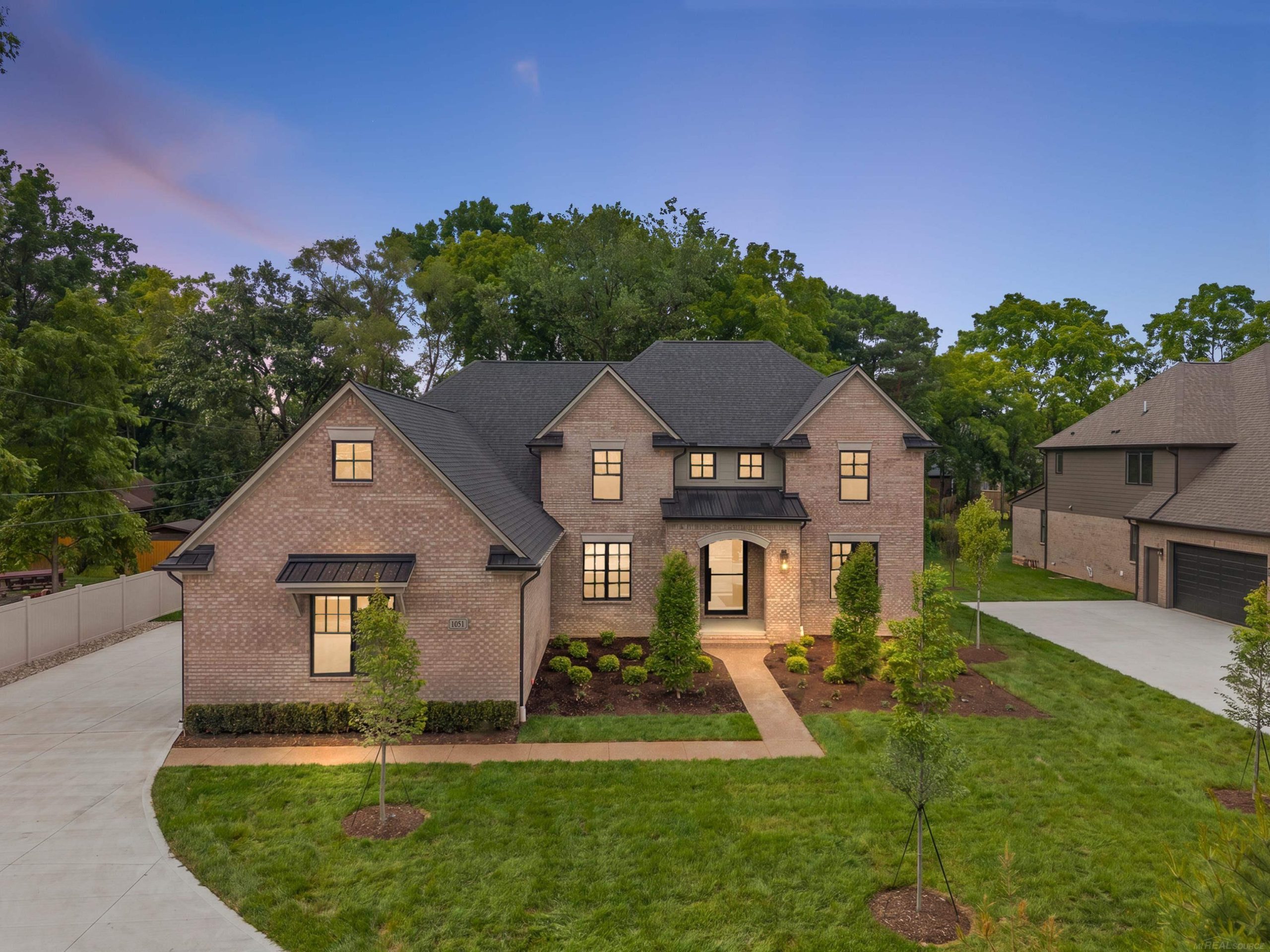 1051 E Avon RD
