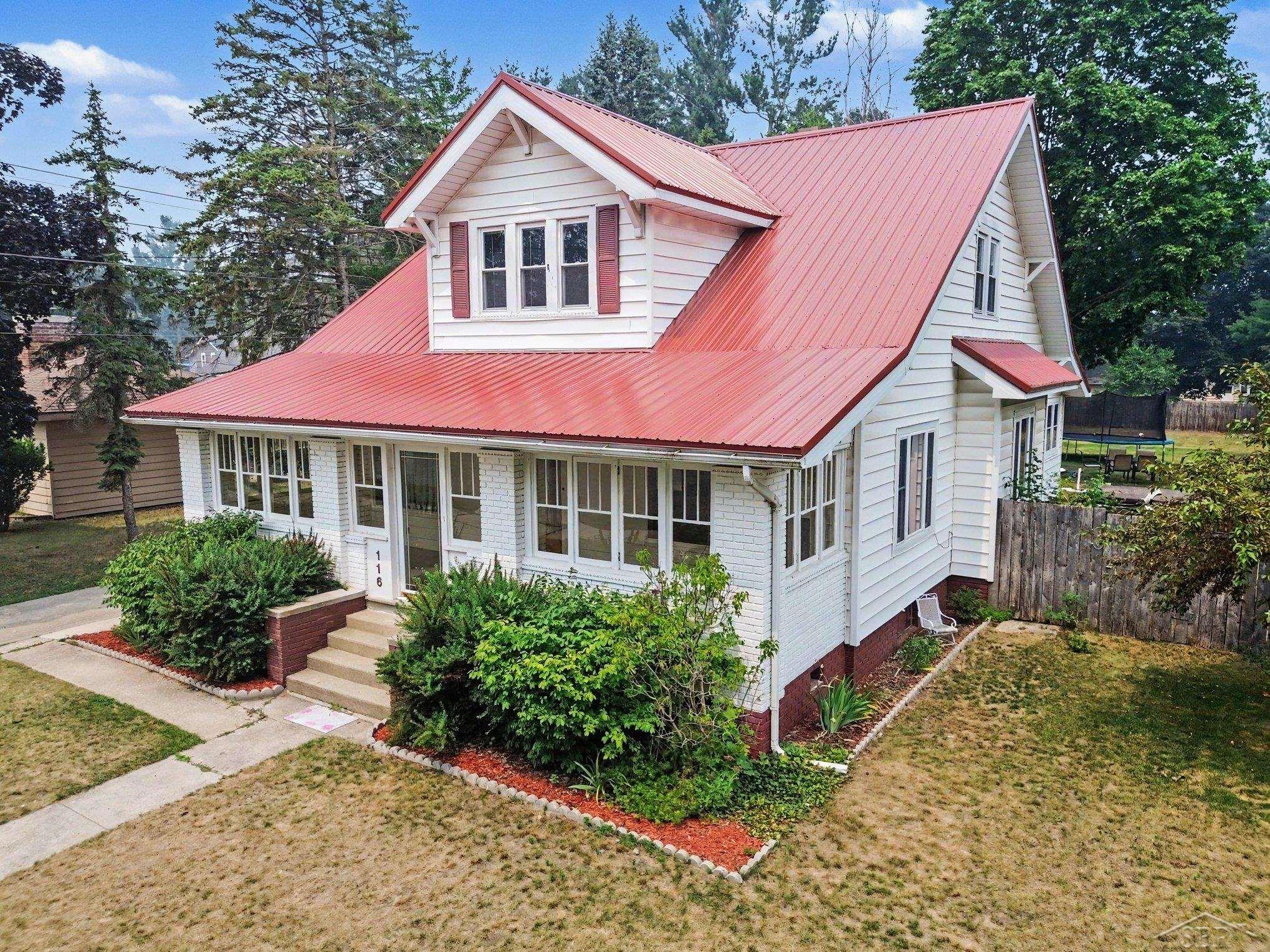 116 W Wheaton AVE