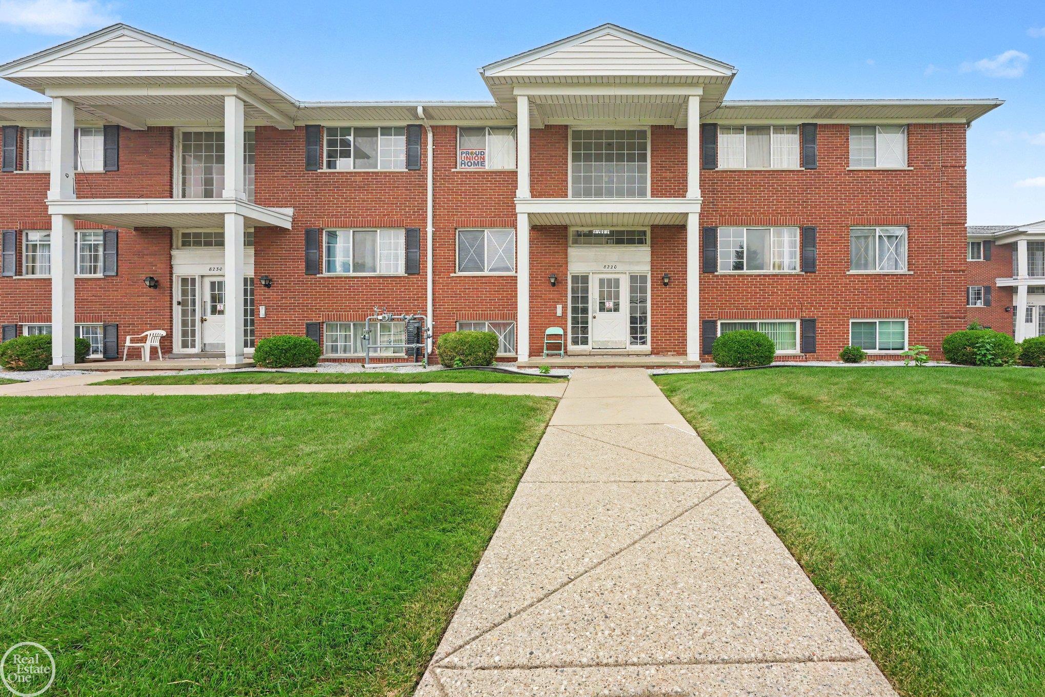 8220 Crestview DR