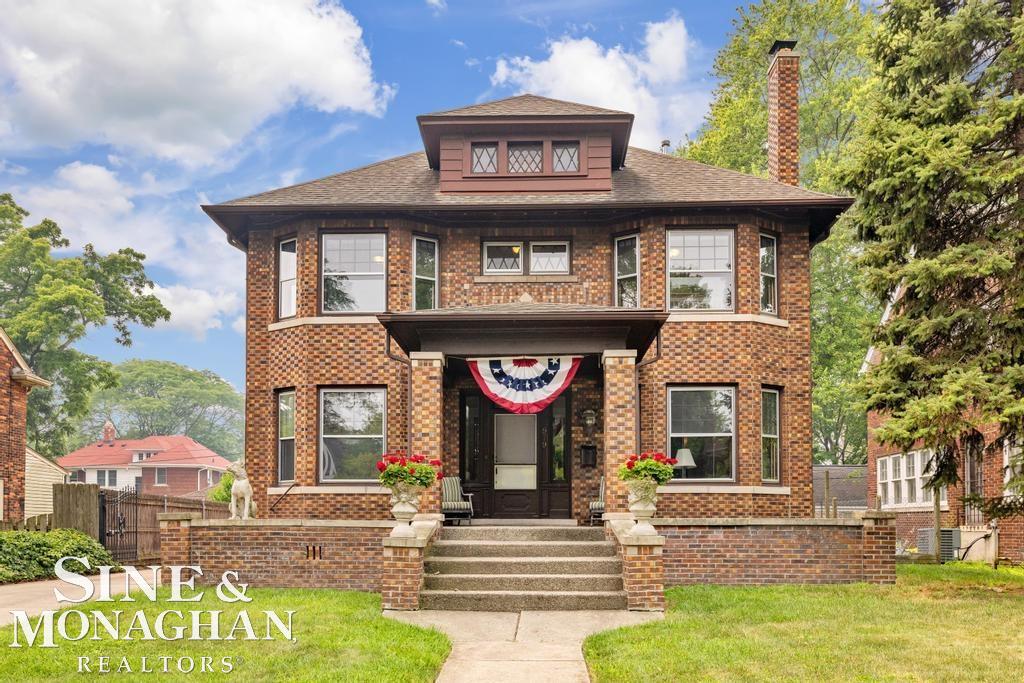 979 Lakepointe ST