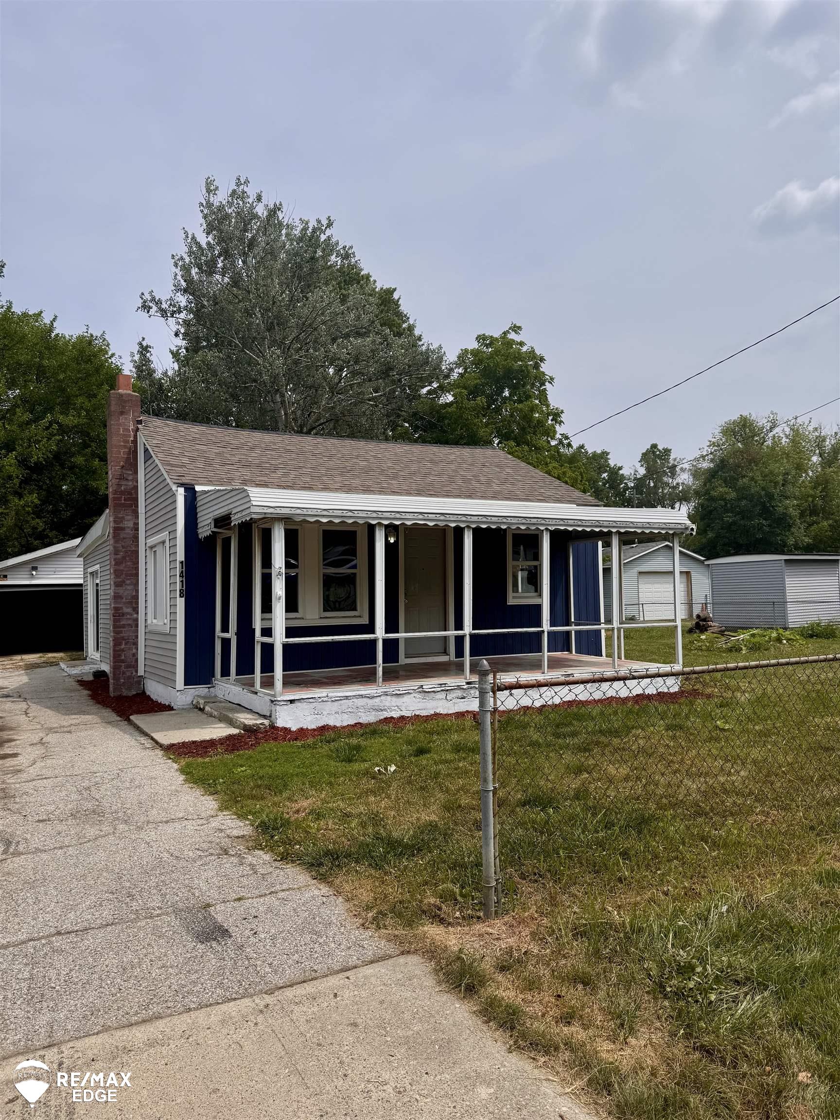 1418 W Juliah AVE