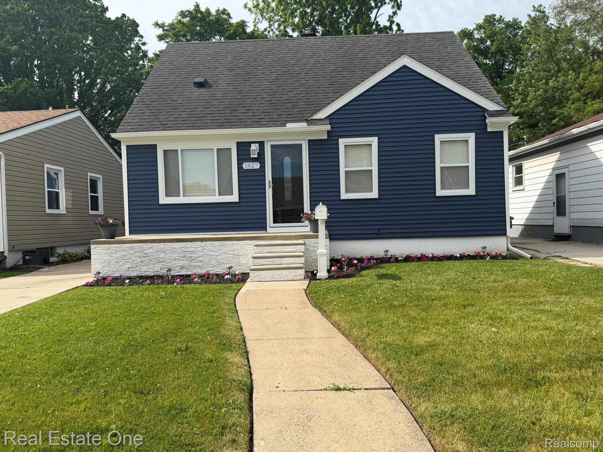 1827, Ford, Lincoln Park, Michigan, 48146