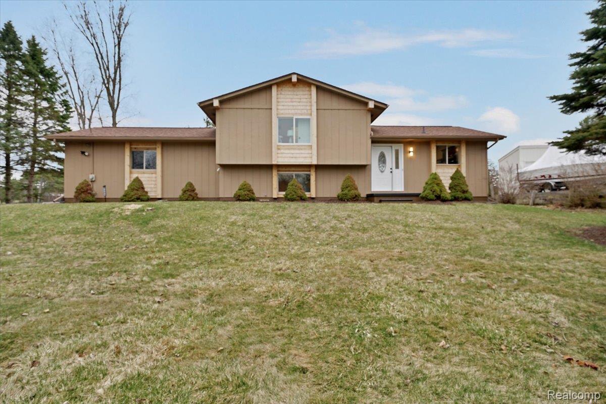 1365, Thistleridge, Groveland, Michigan, 48442